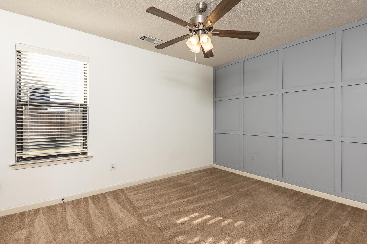 12387 Bevan Dr Property Photo 2