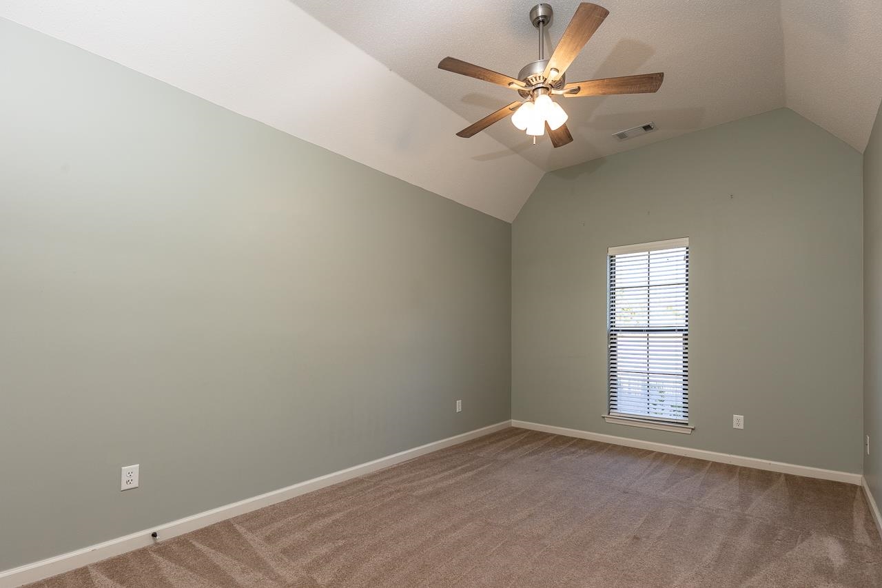 12387 Bevan Dr Property Photo 3