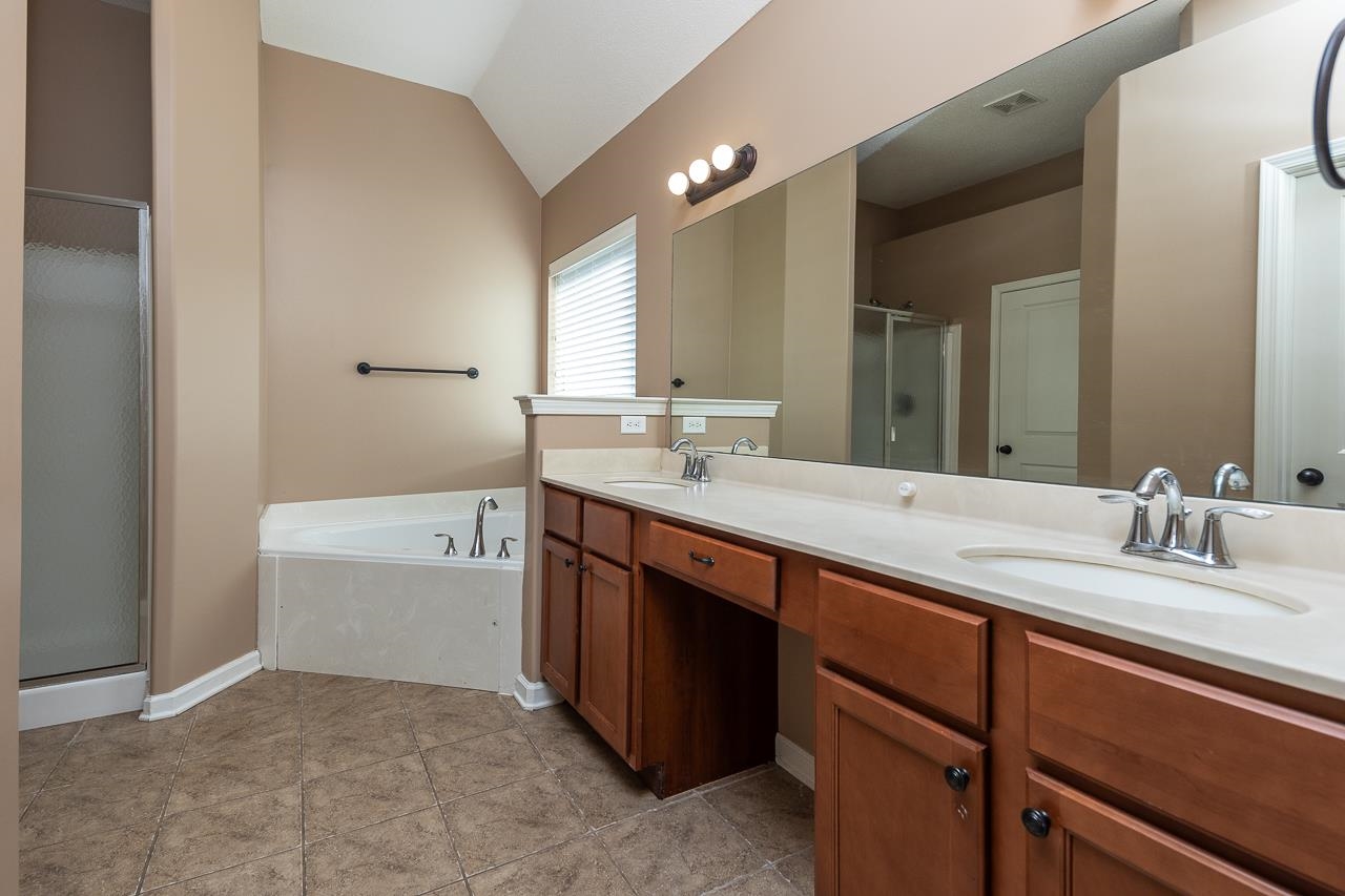 12387 Bevan Dr Property Photo 8