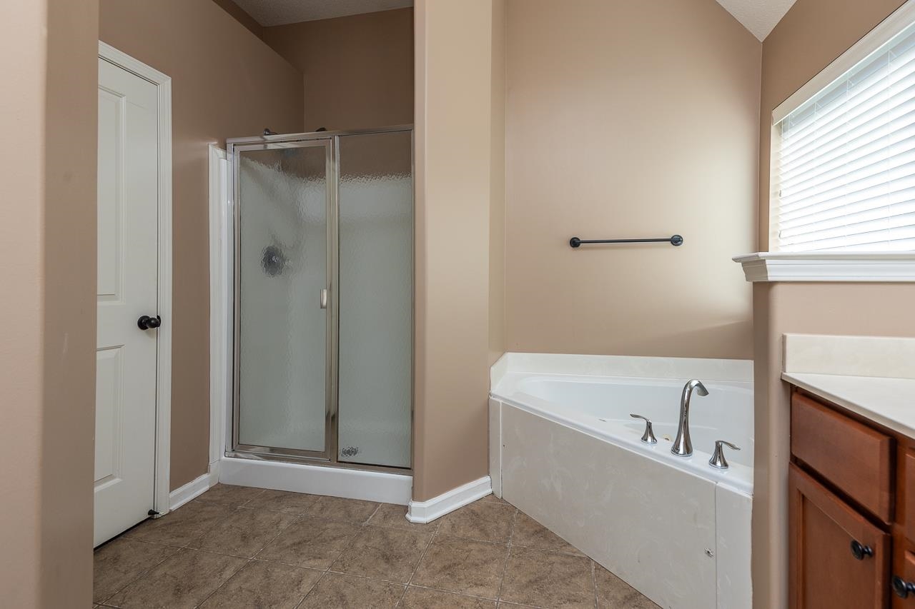 12387 Bevan Dr Property Photo 9