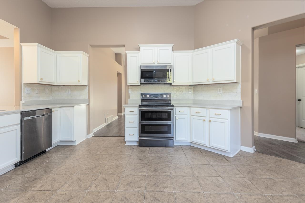 12387 Bevan Dr Property Photo 13