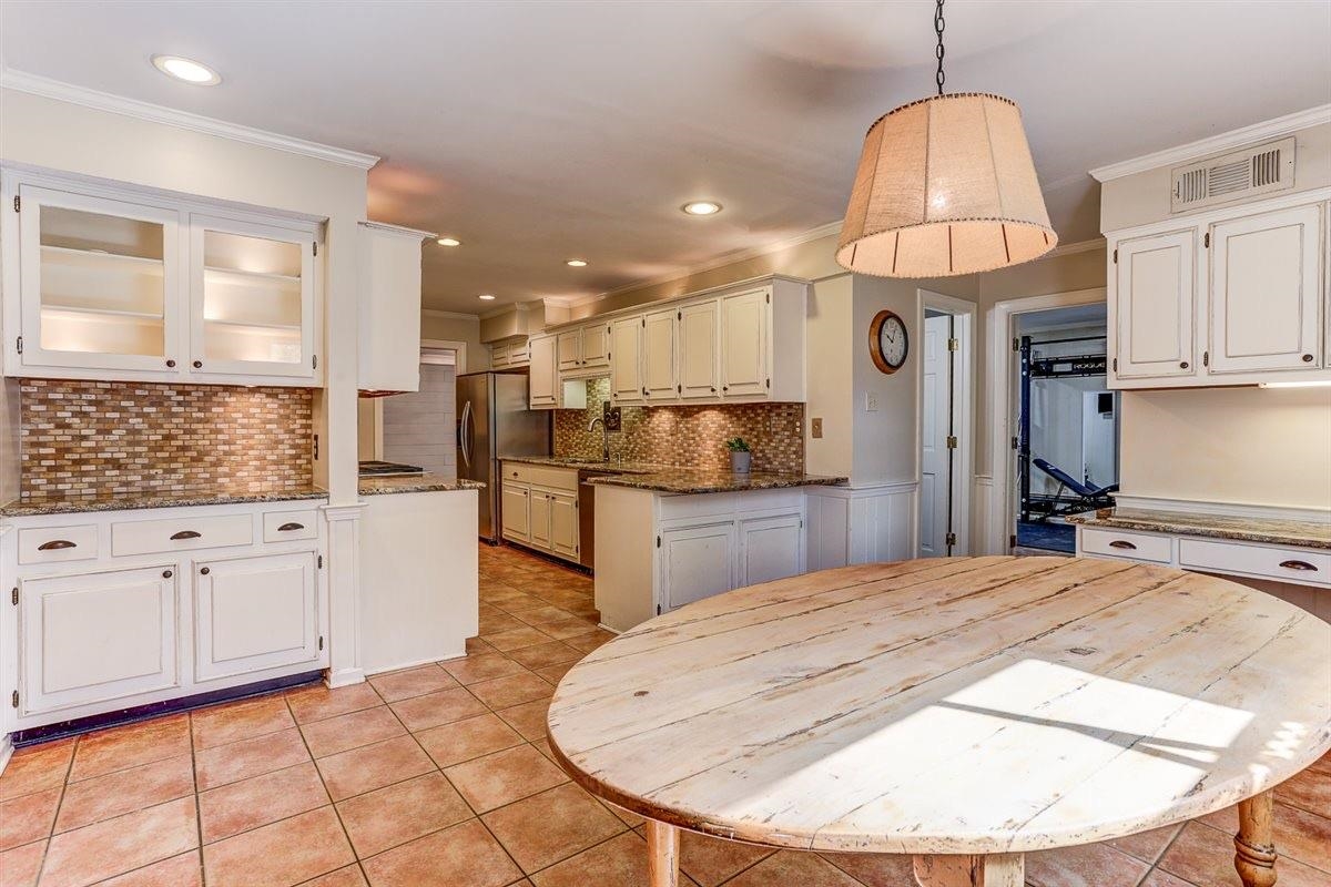 8306 Beekman Pl Property Photo 6