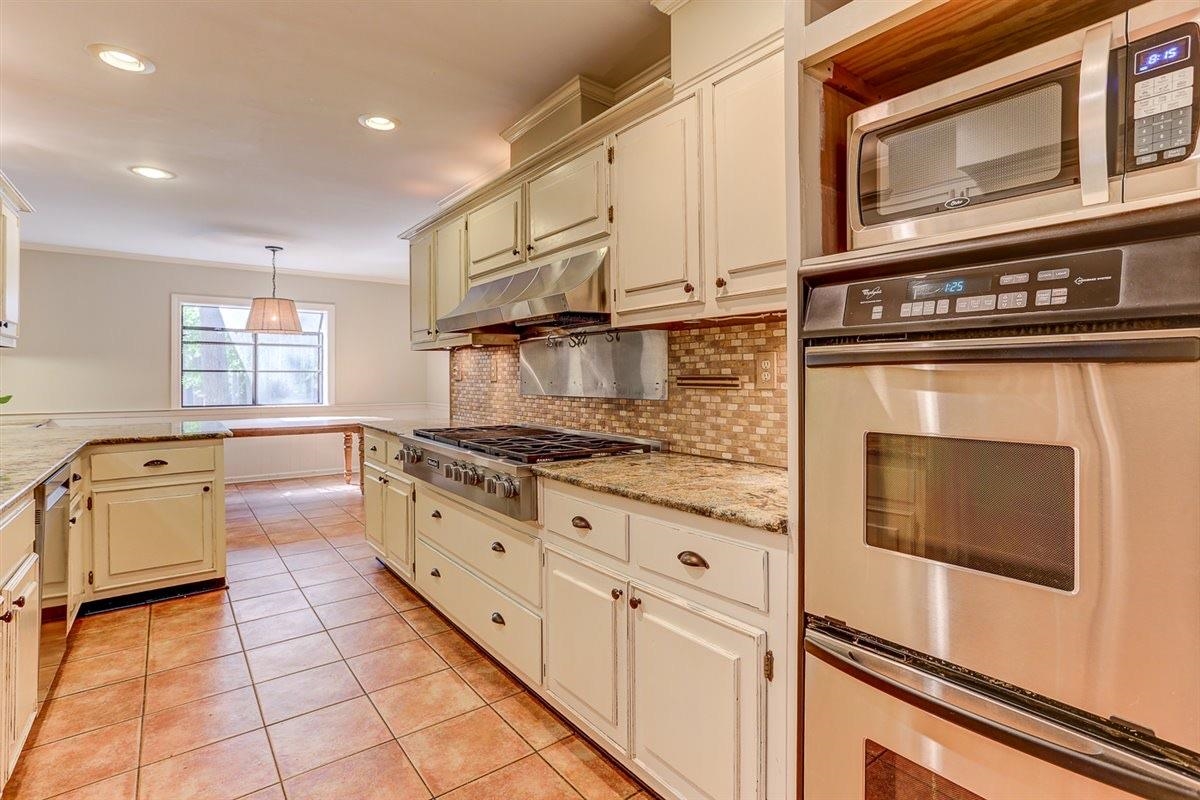 8306 Beekman Pl Property Photo 8