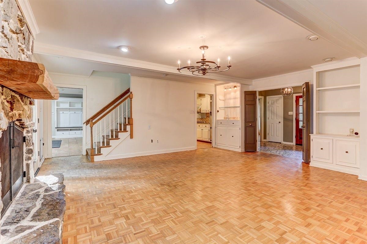8306 Beekman Pl Property Photo 9
