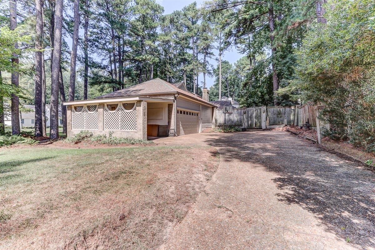 8306 Beekman Pl Property Photo 25