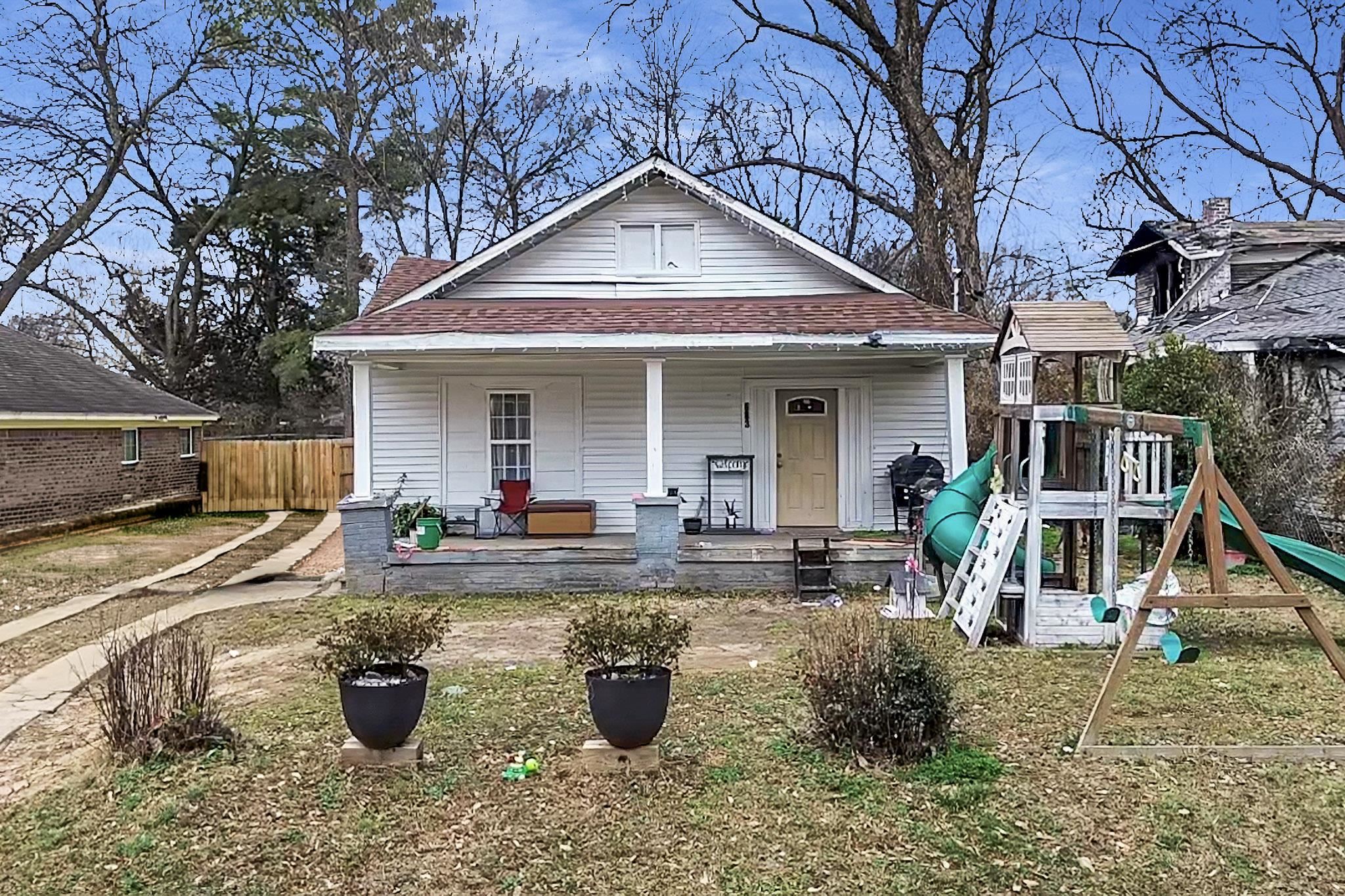 683 HUDSON ST Property Photo 1