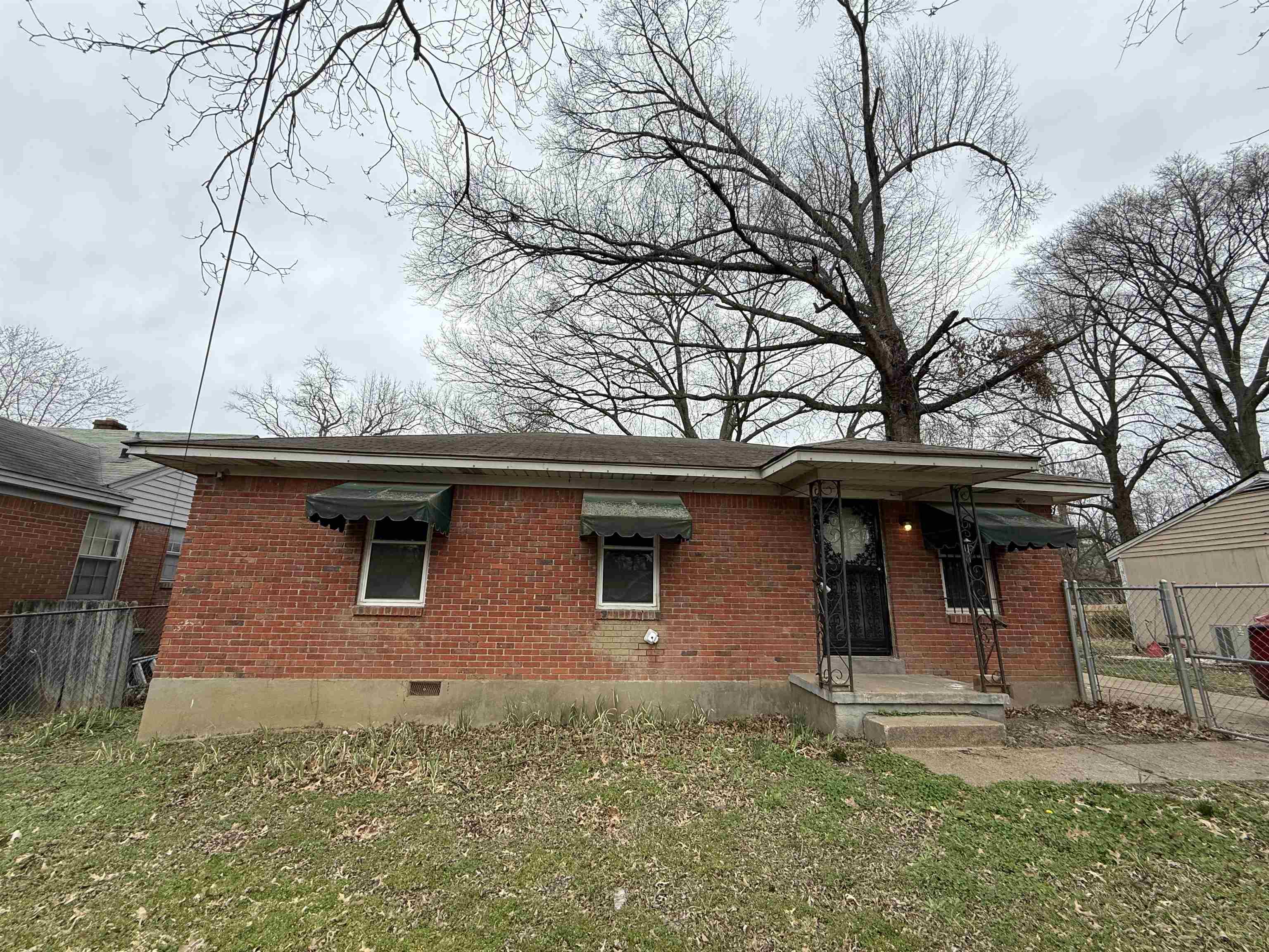 1972 Whitney Ave Property Photo 1