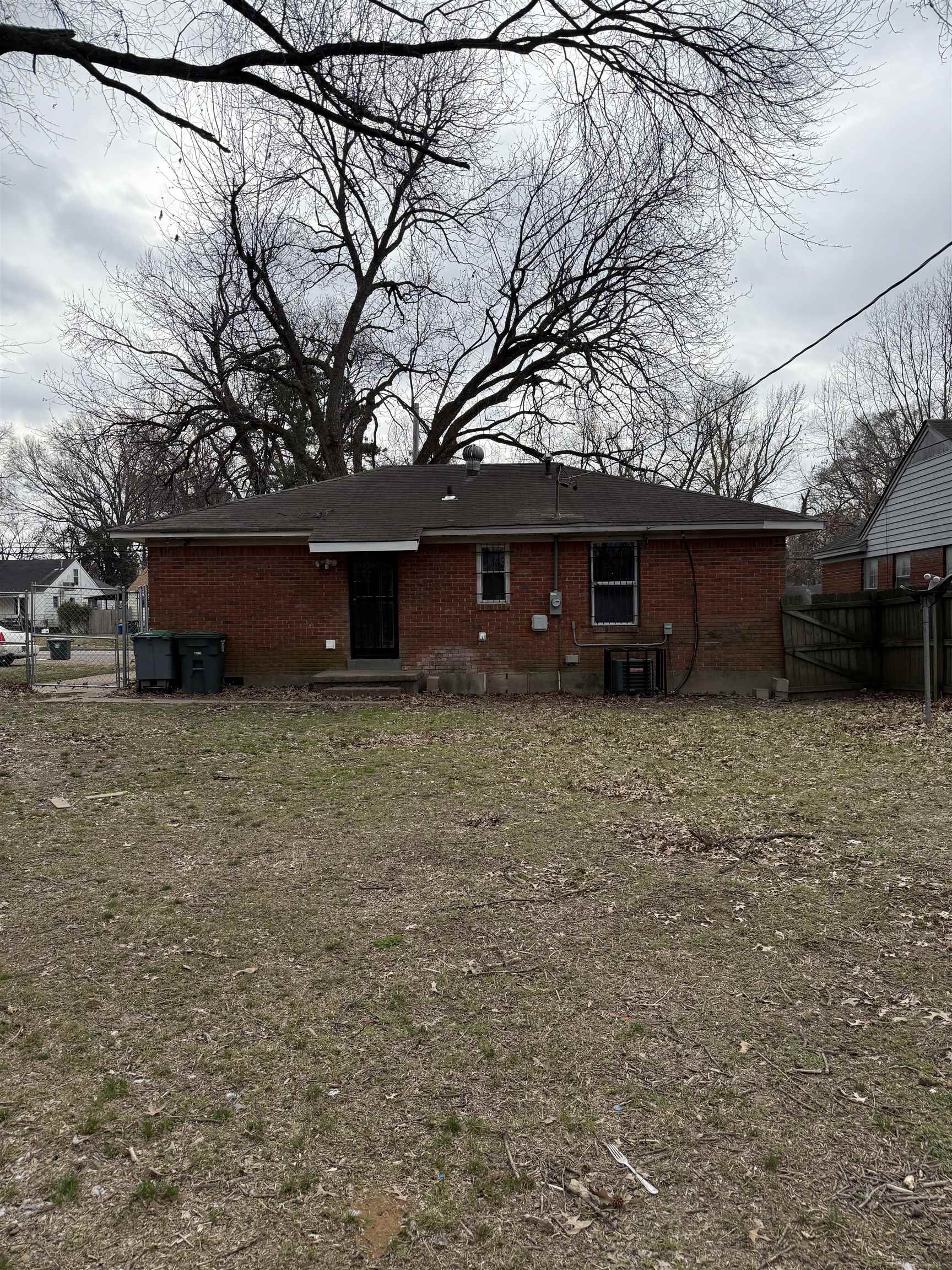 1972 Whitney Ave Property Photo 23