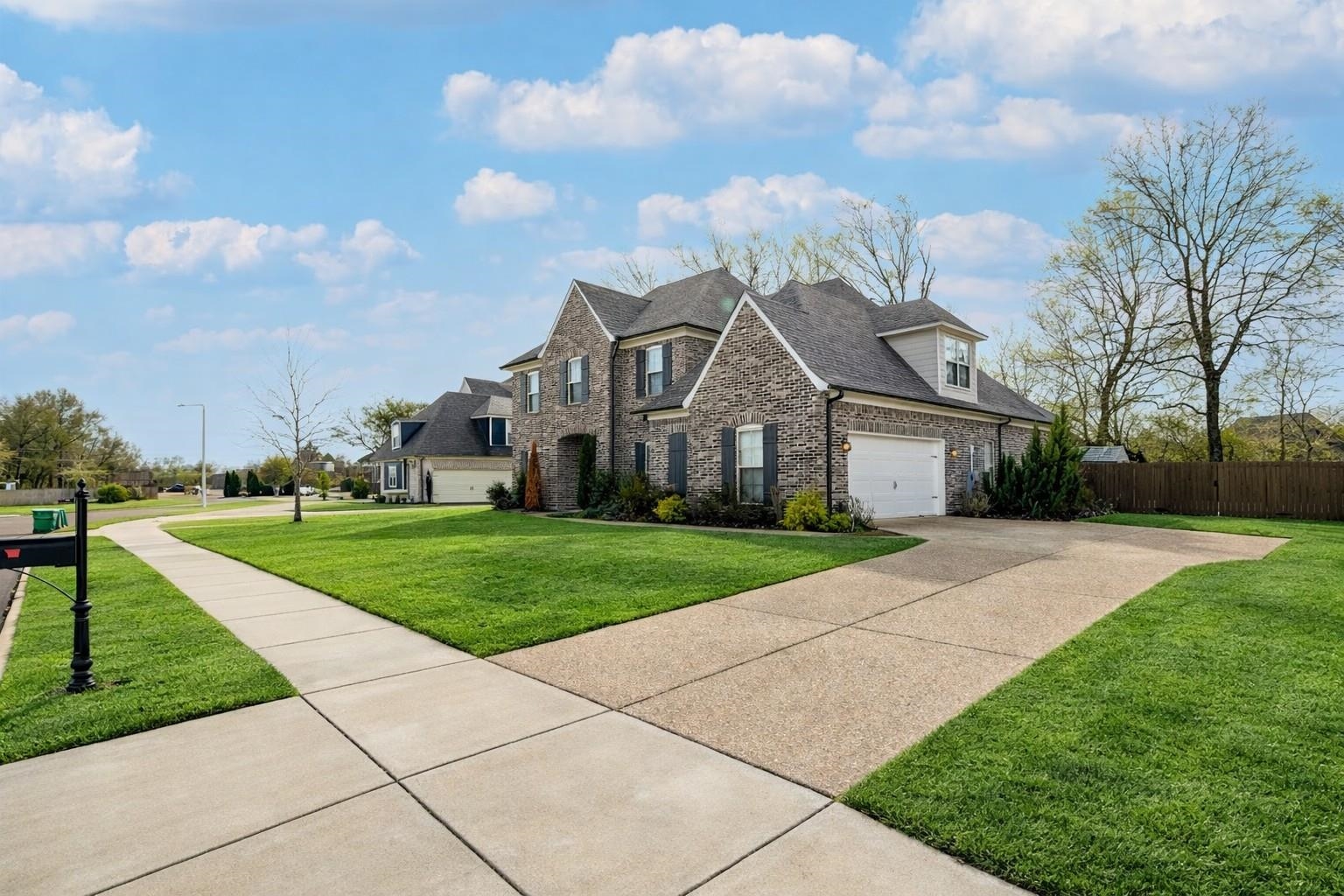 6261 Longmire Loop W Property Photo 2