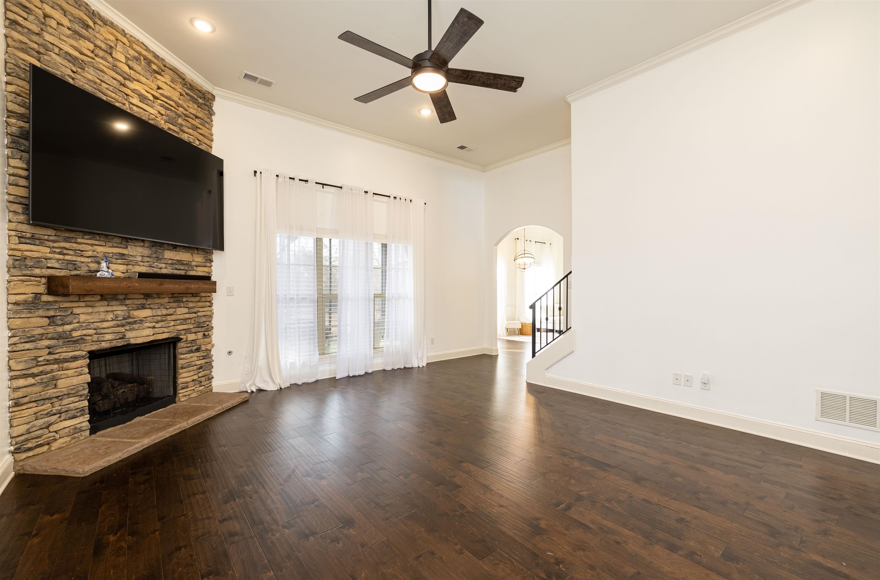 6261 Longmire Loop W Property Photo 5
