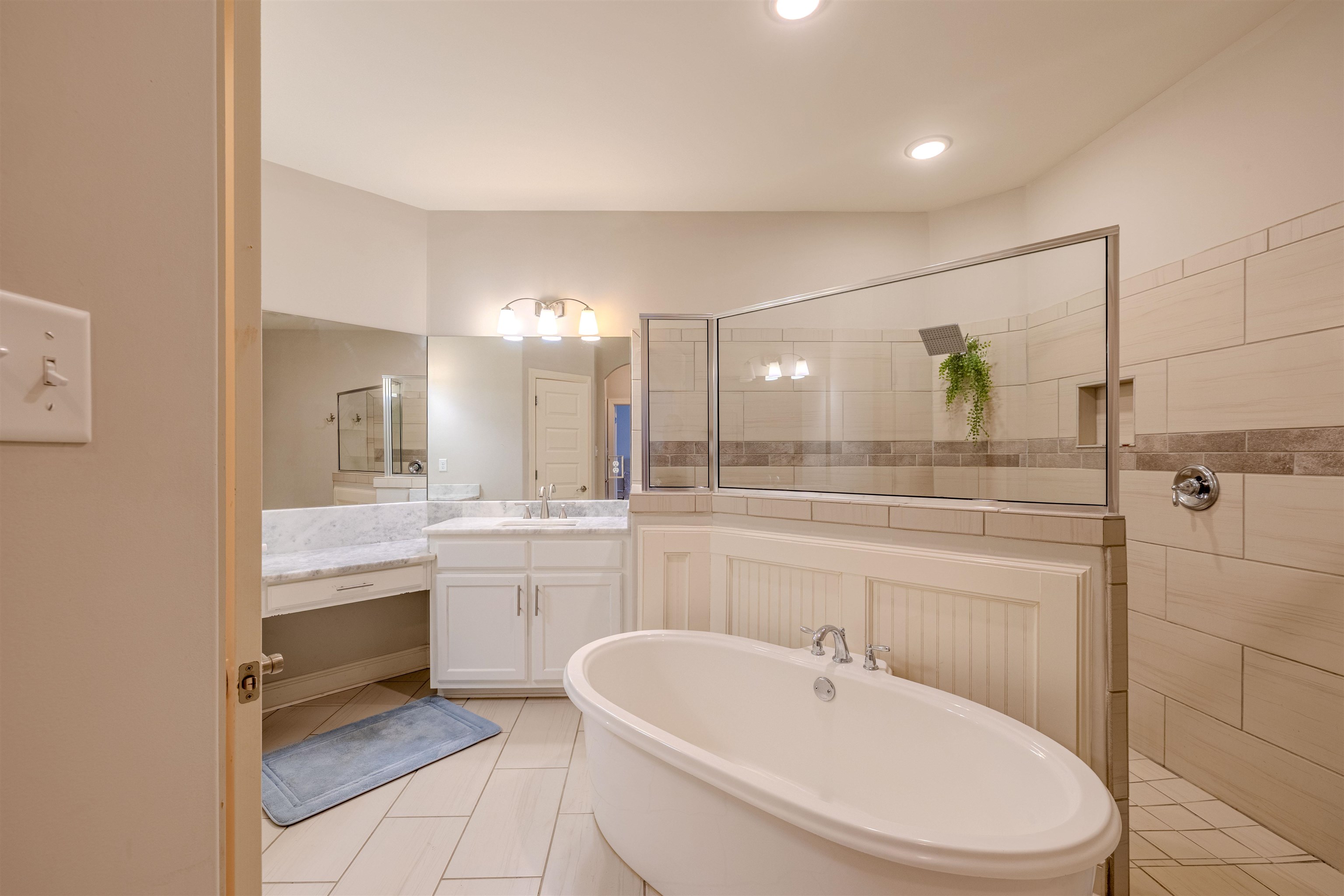 6261 Longmire Loop W Property Photo 16