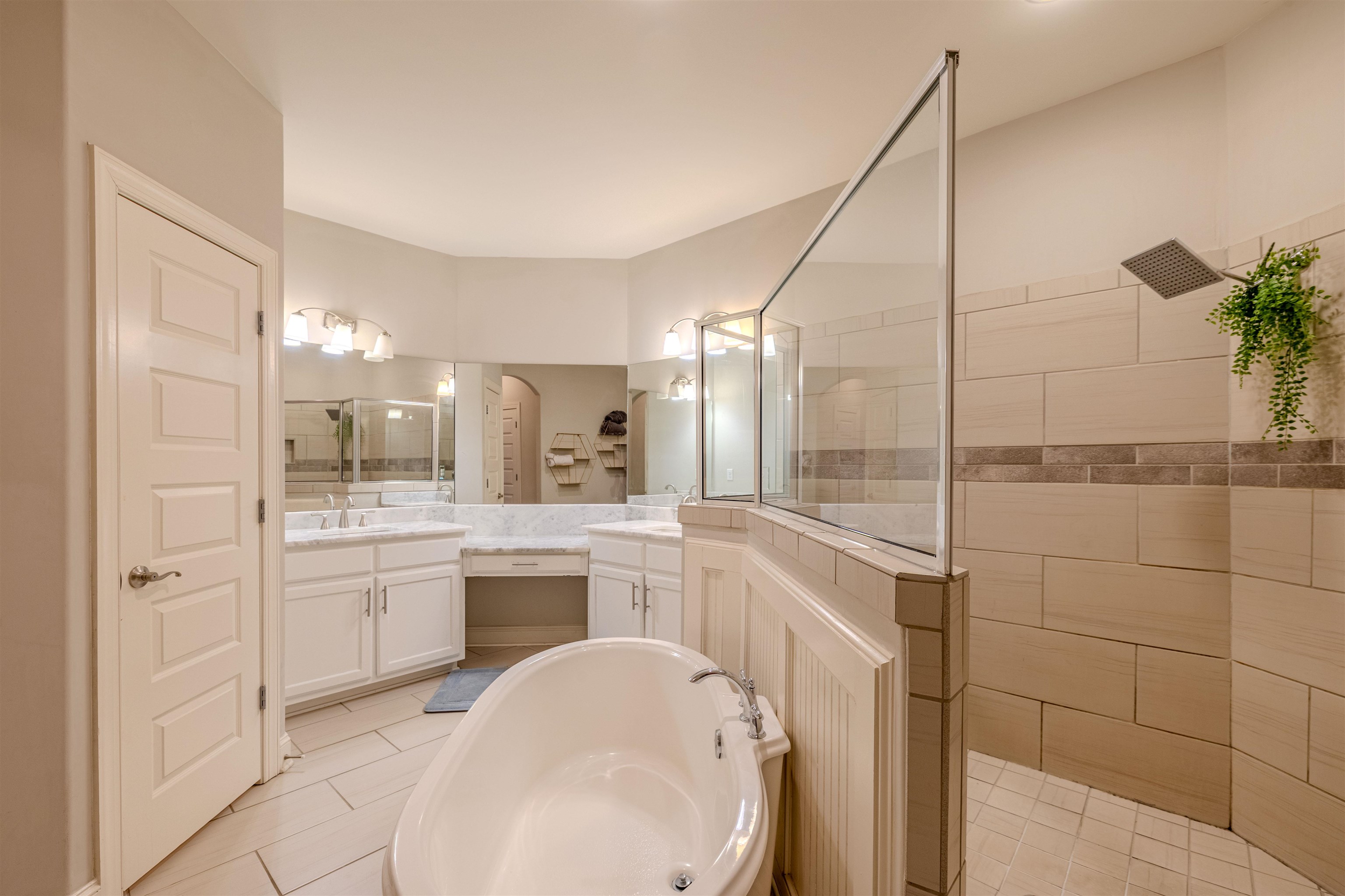 6261 Longmire Loop W Property Photo 17