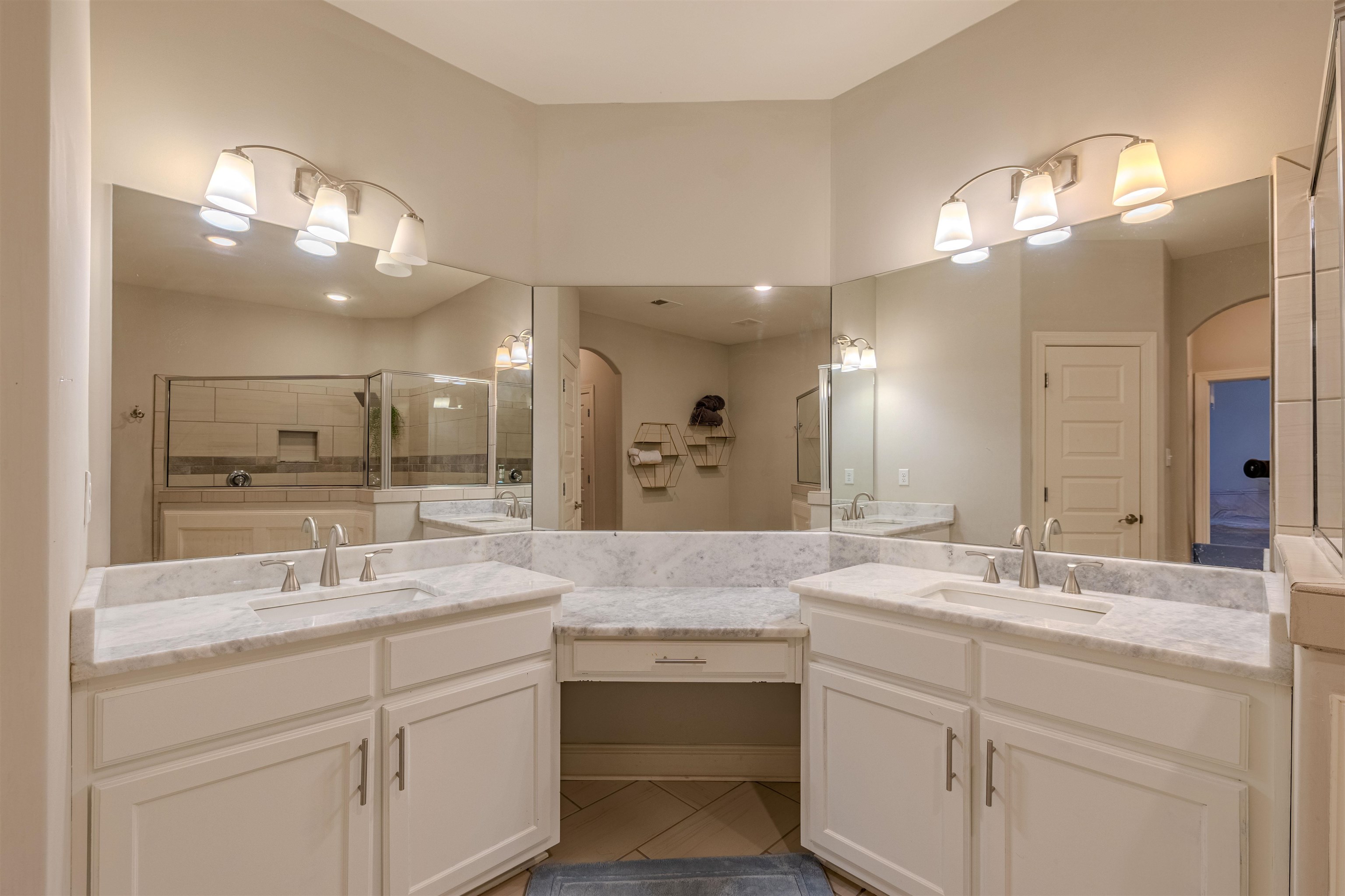 6261 Longmire Loop W Property Photo 18