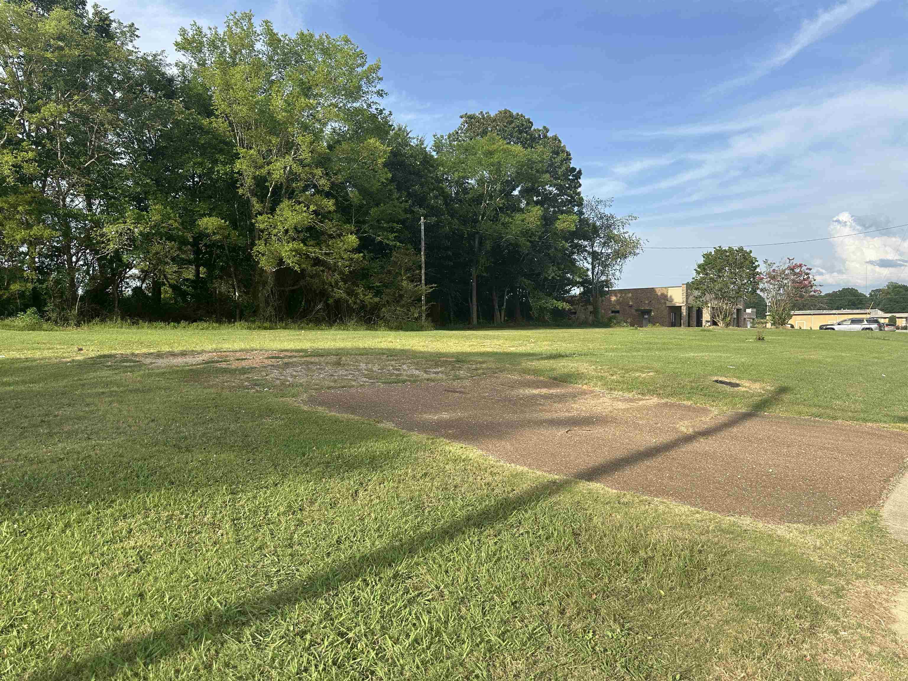 654 Main St E Property Photo 16