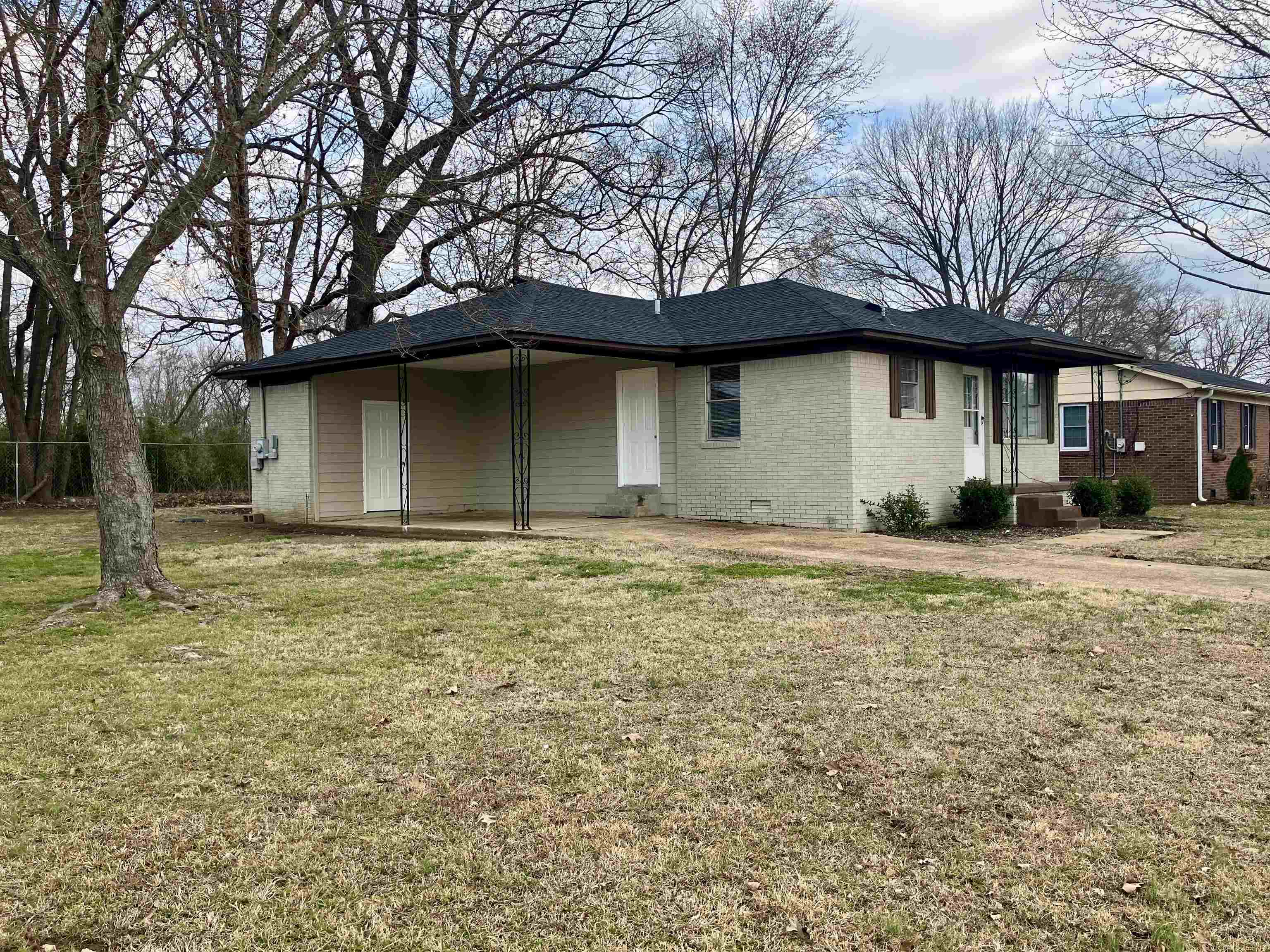 417 Fleming Dr Property Photo 3