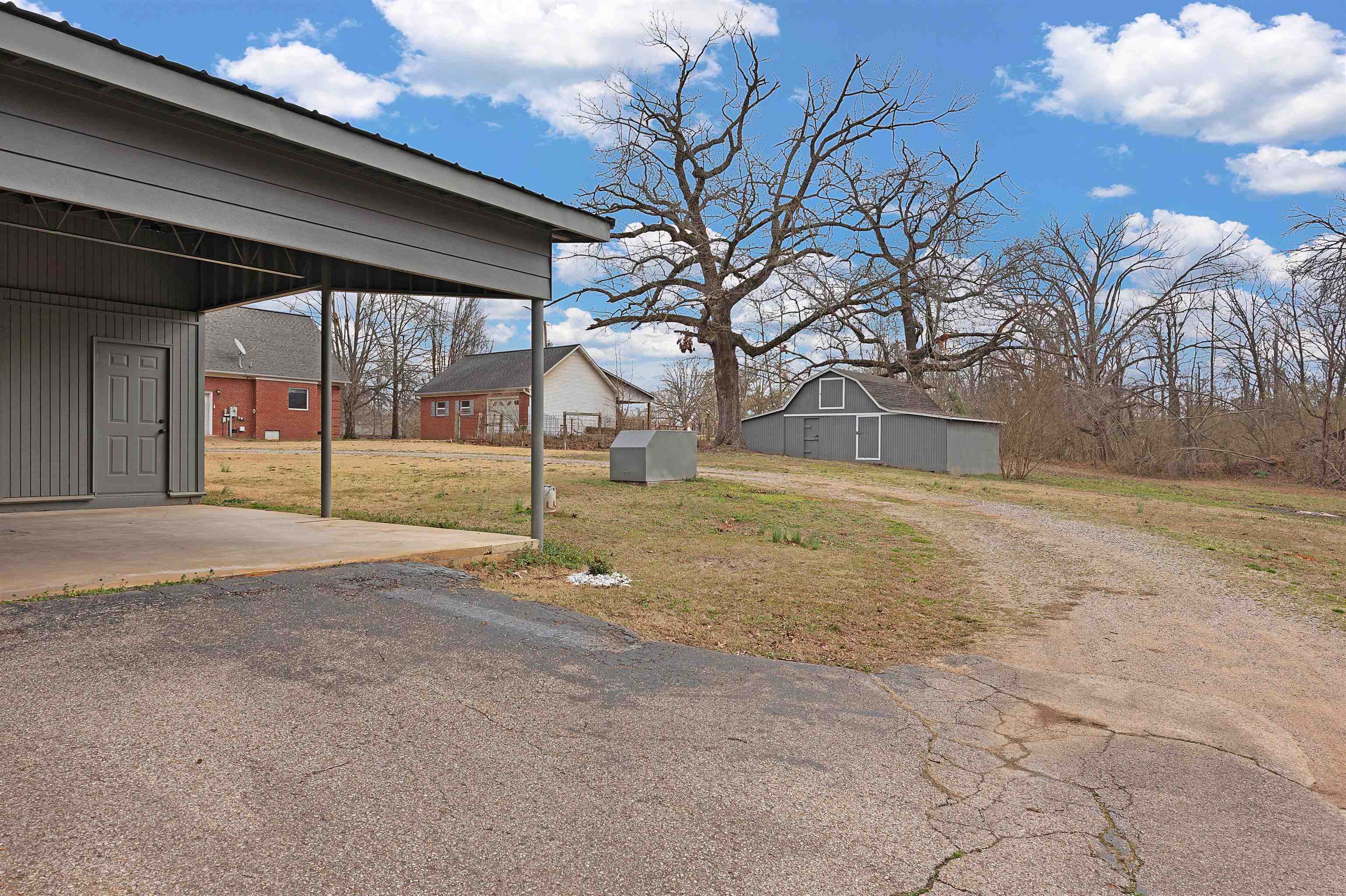 6140 57 Hwy Property Photo 4