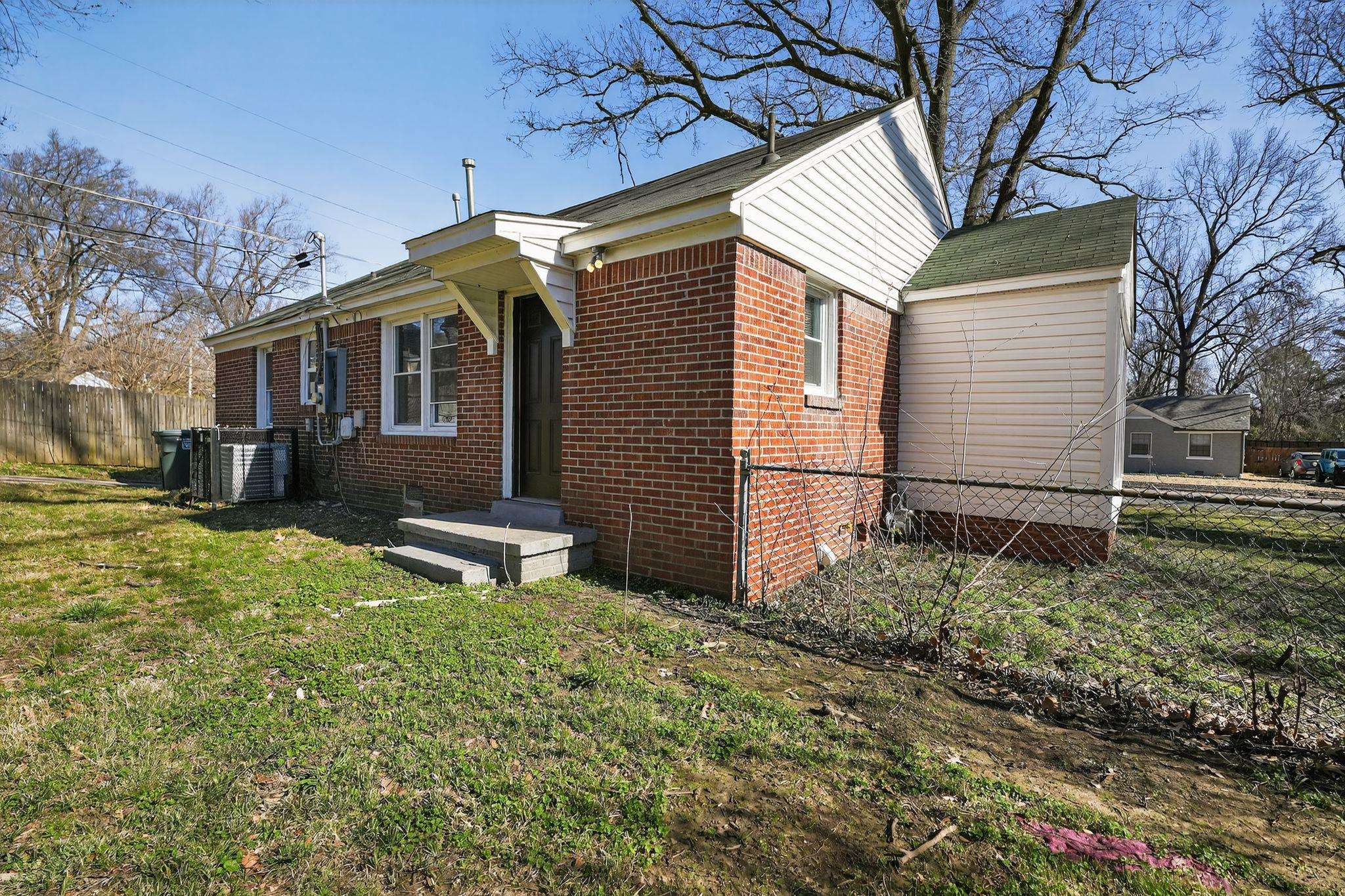 965 Goodman St Property Photo 4
