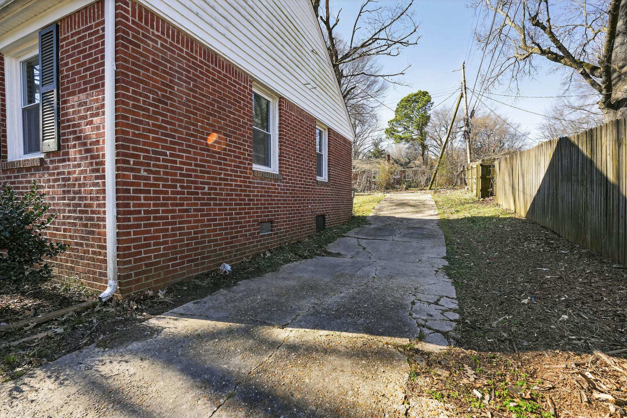 965 Goodman St Property Photo 5