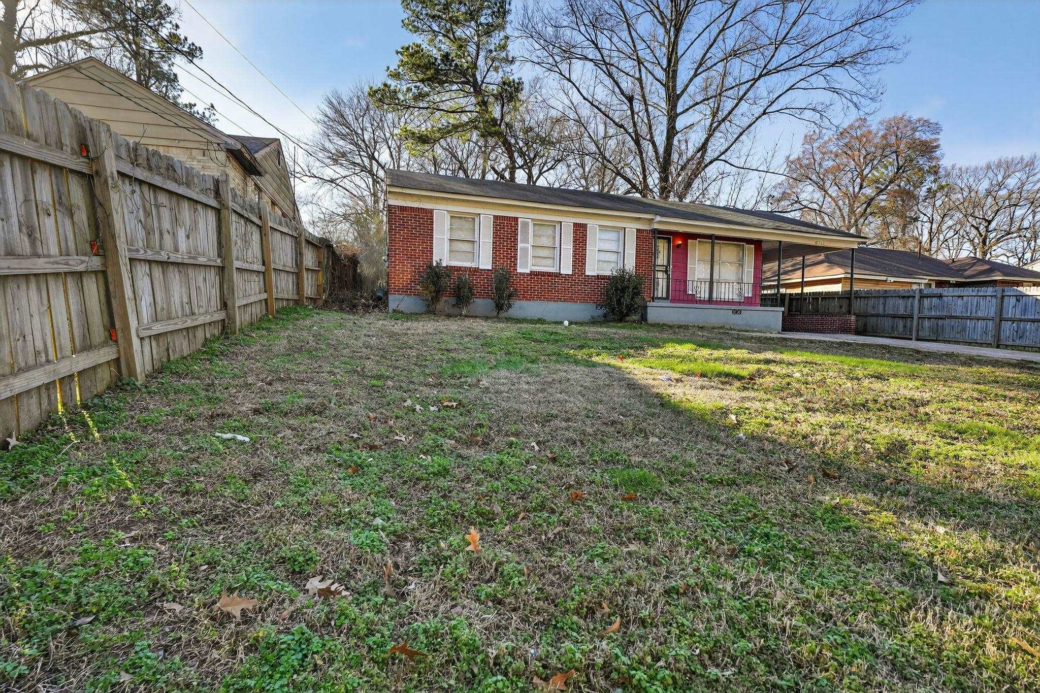 3535 Hallbrook St Property Photo 3