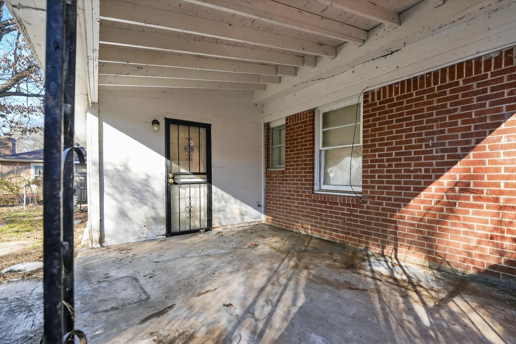 3535 Hallbrook St Property Photo 4