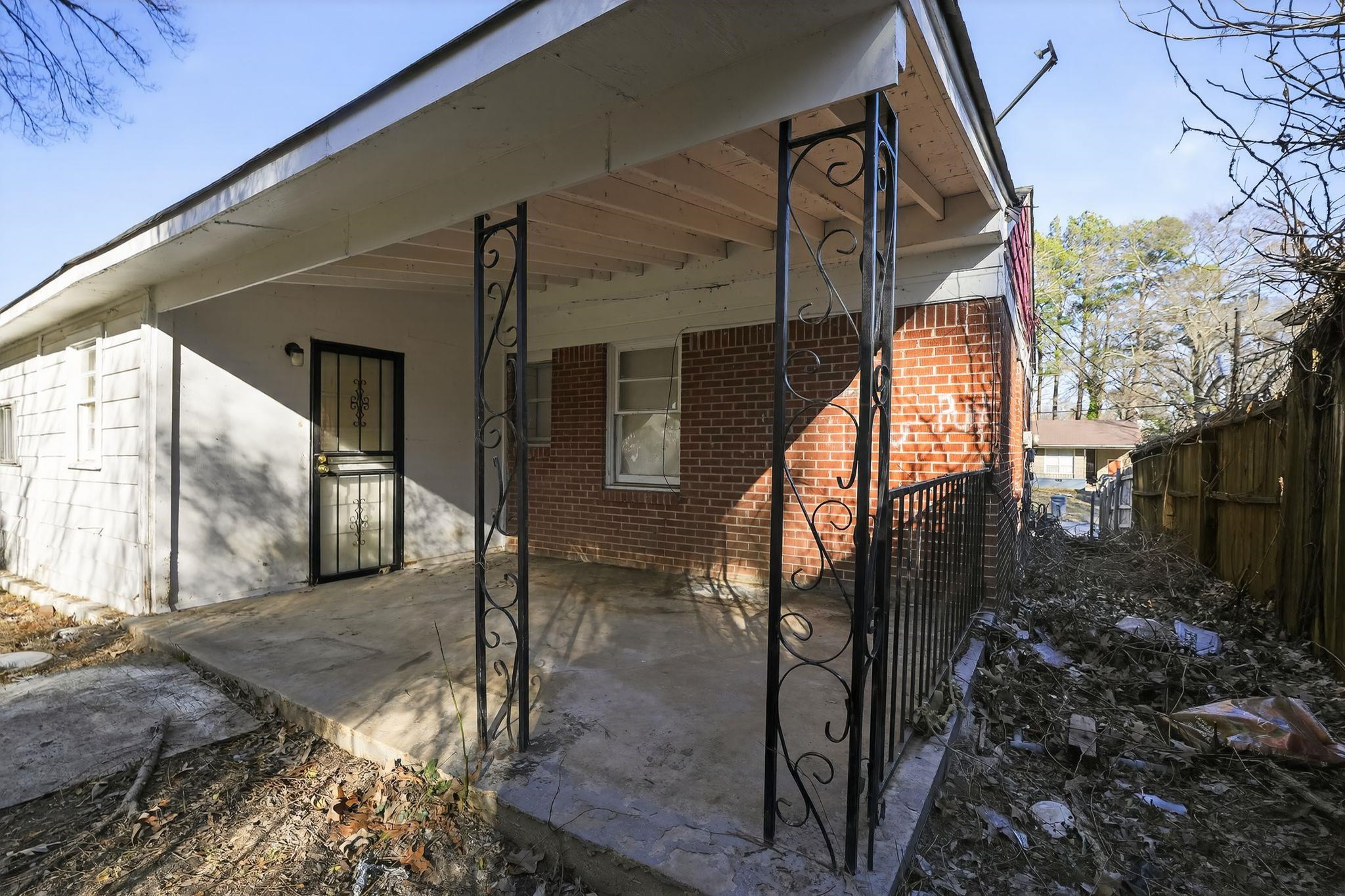 3535 Hallbrook St Property Photo 5