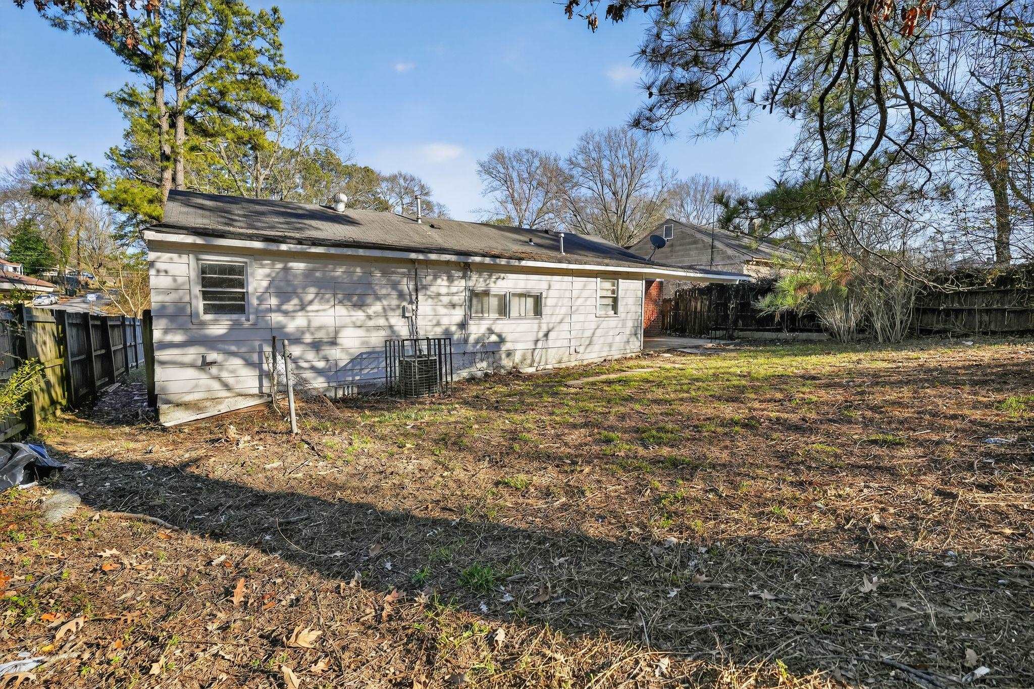 3535 Hallbrook St Property Photo 7