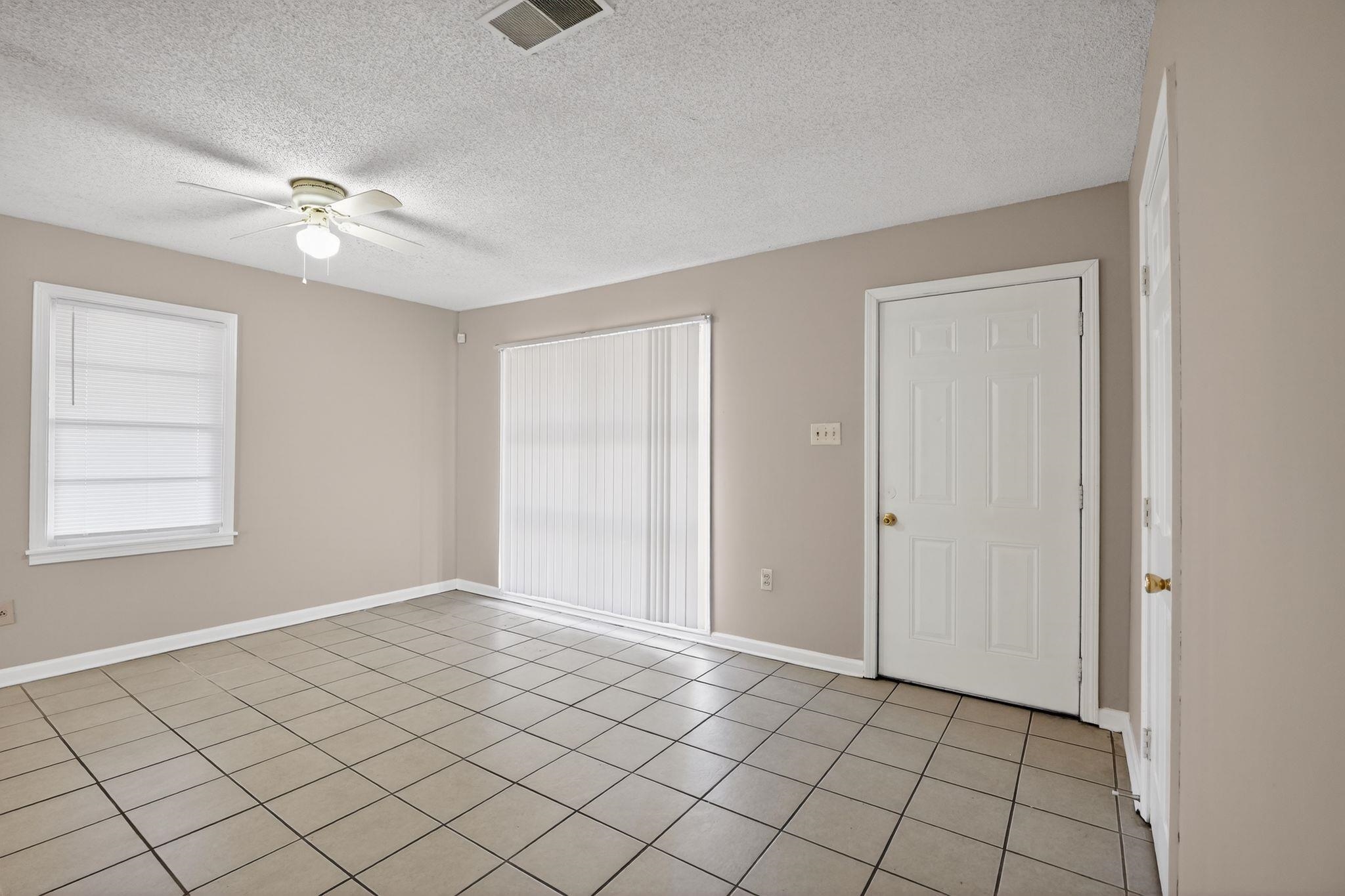 3535 Hallbrook St Property Photo 14