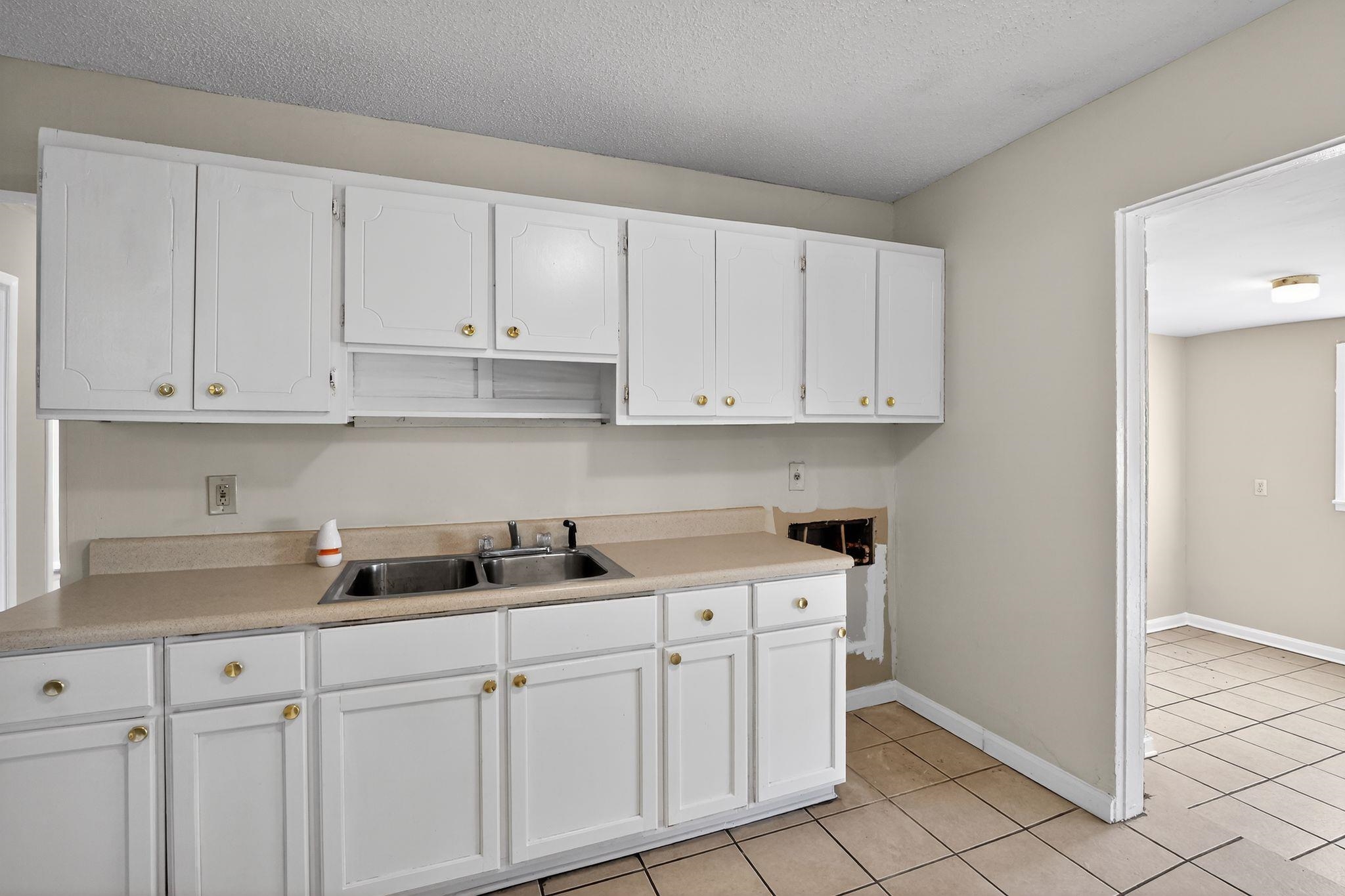 3535 Hallbrook St Property Photo 24