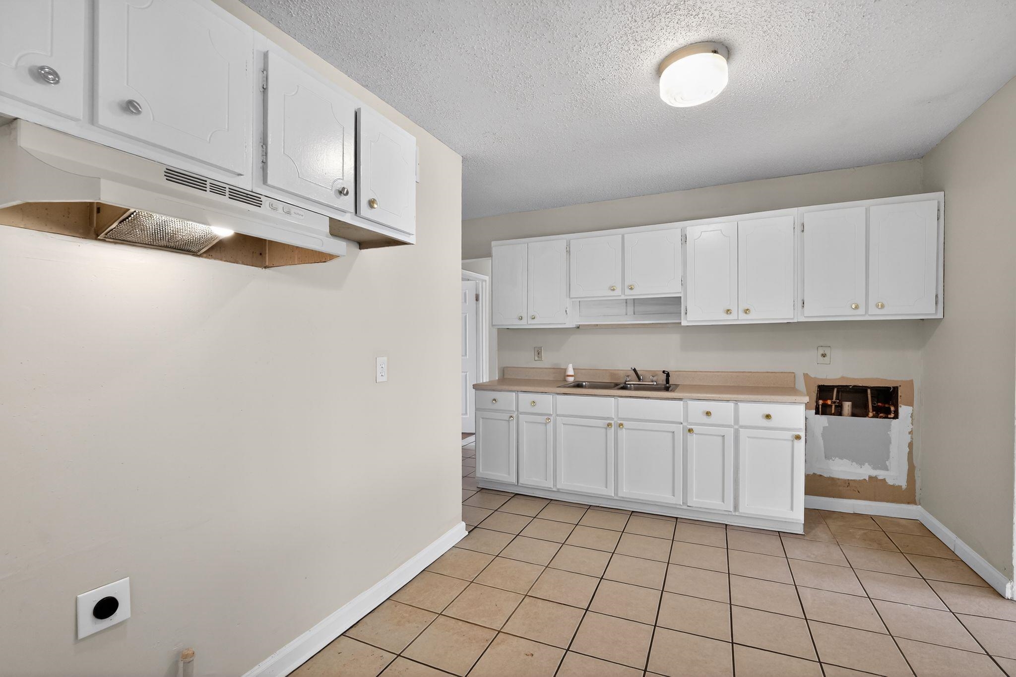 3535 Hallbrook St Property Photo 31