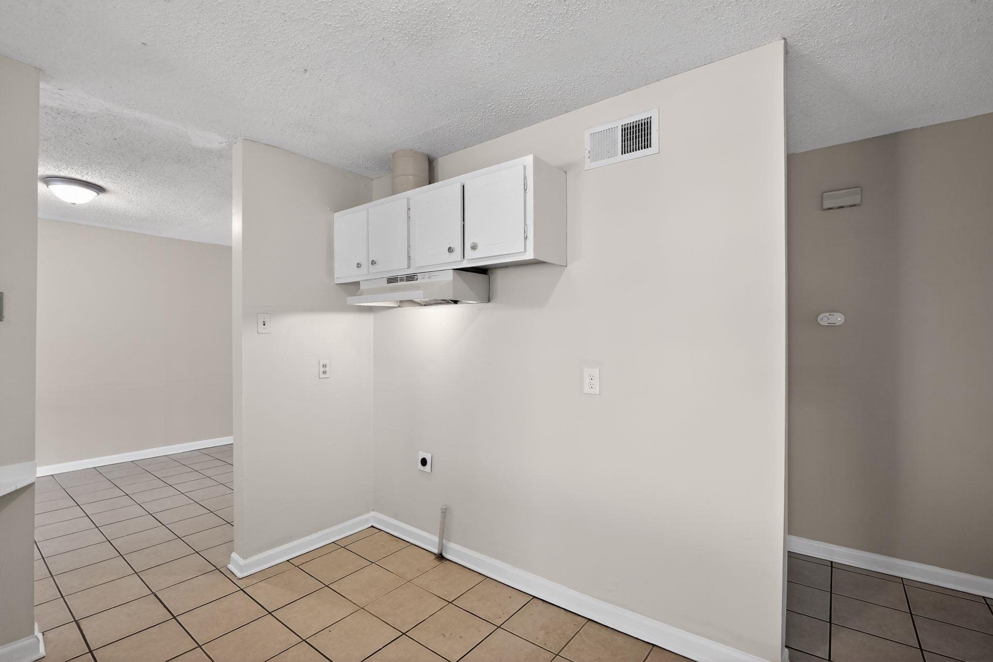 3535 Hallbrook St Property Photo 32