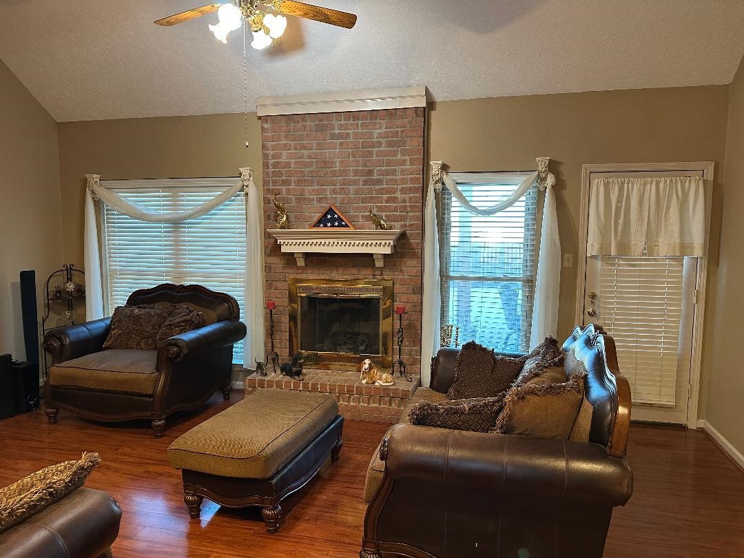 4124 Meadow Field Ln Property Photo 4