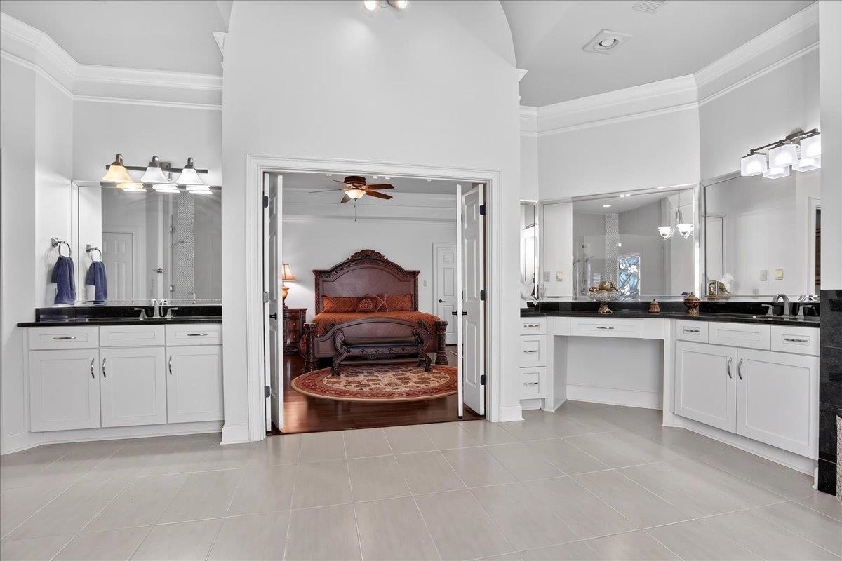 9141 Forest Bend Ct Property Photo 16
