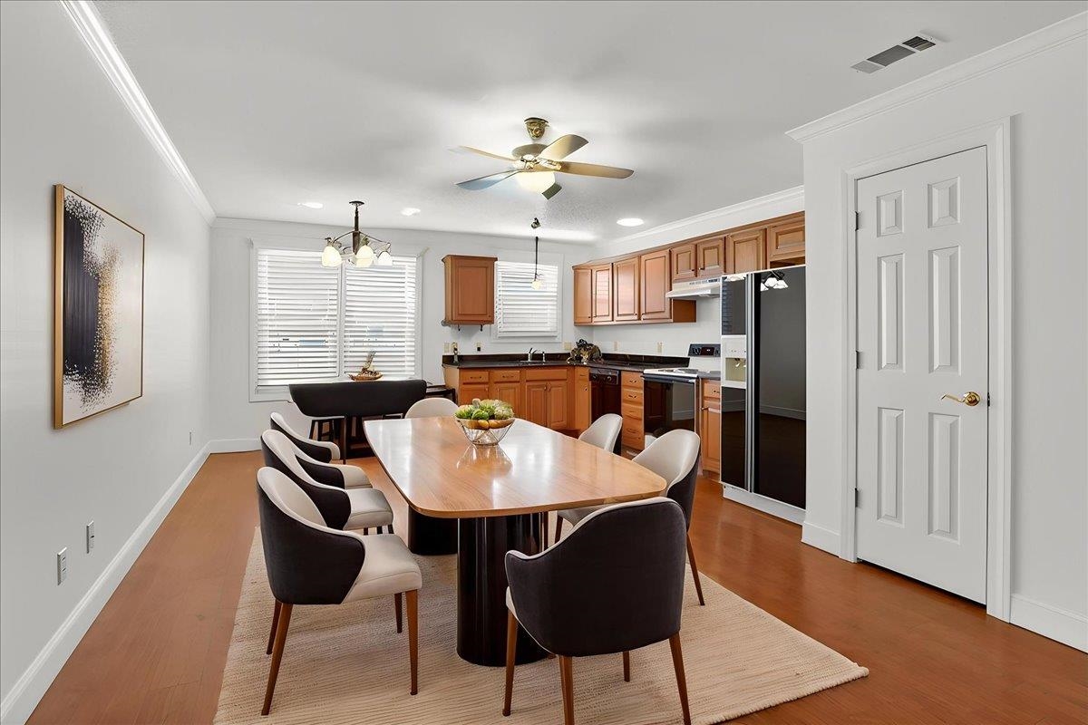9141 Forest Bend Ct Property Photo 23