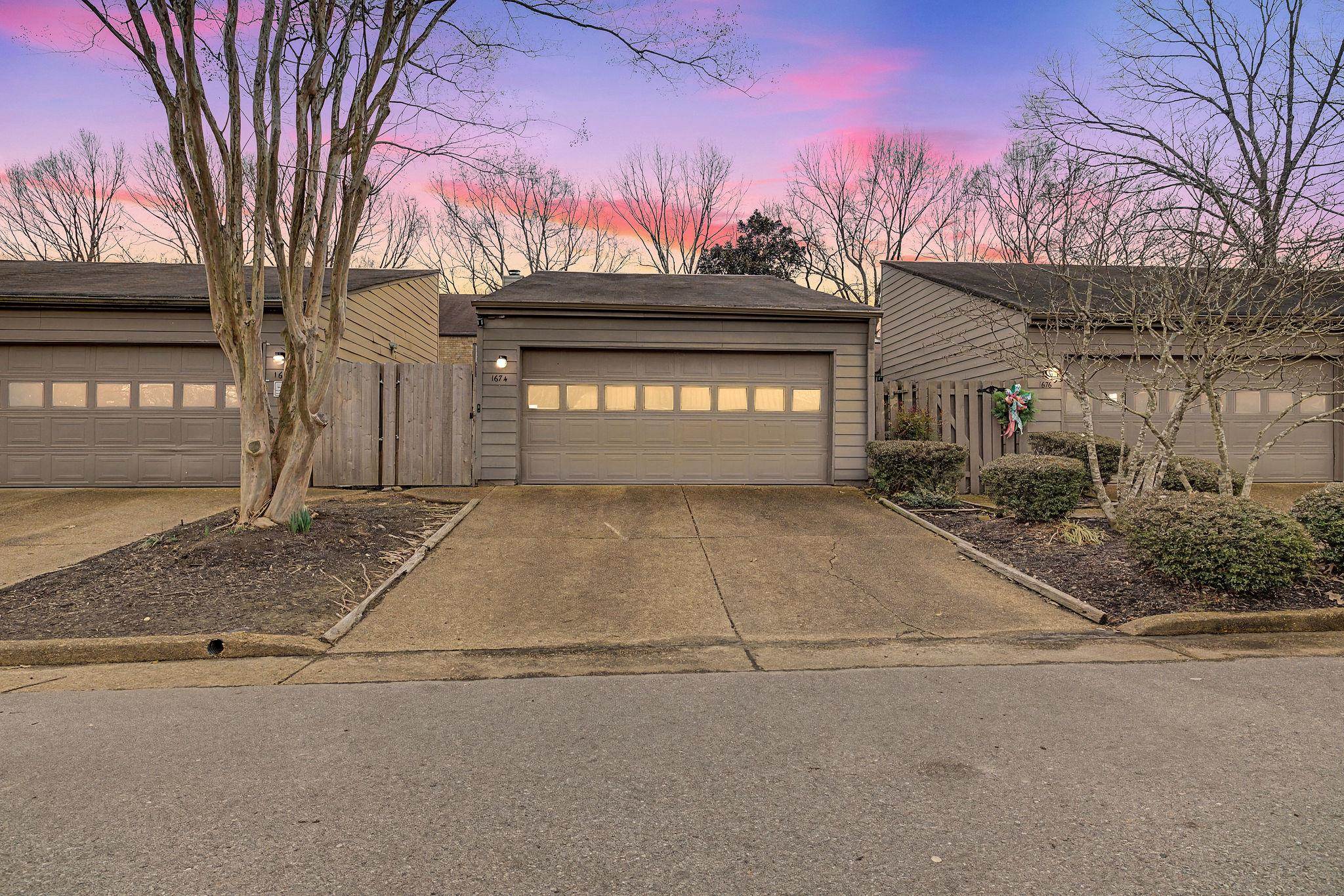 1674 E Ravenhill Dr 49 Property Photo 4