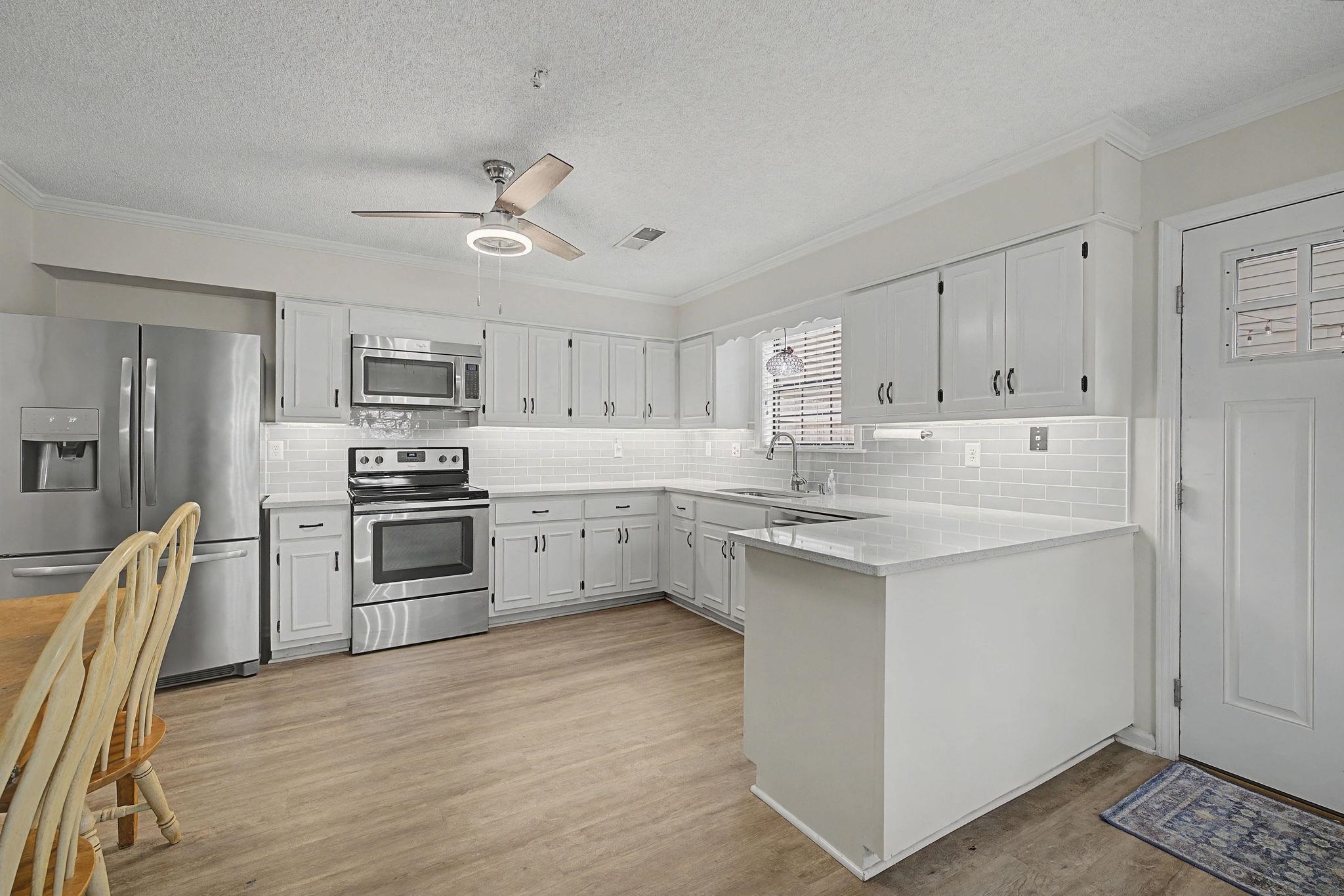 1674 E Ravenhill Dr 49 Property Photo 5