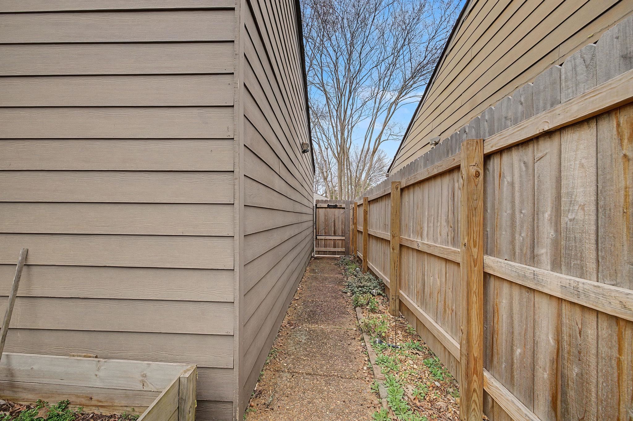 1674 E Ravenhill Dr 49 Property Photo 8