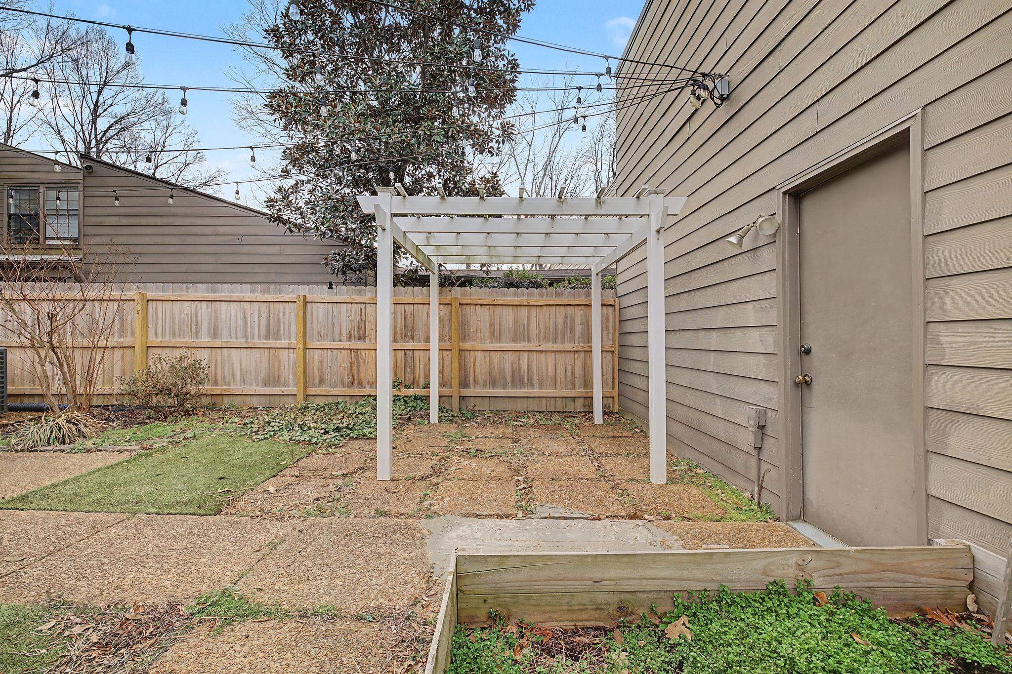1674 E Ravenhill Dr 49 Property Photo 9