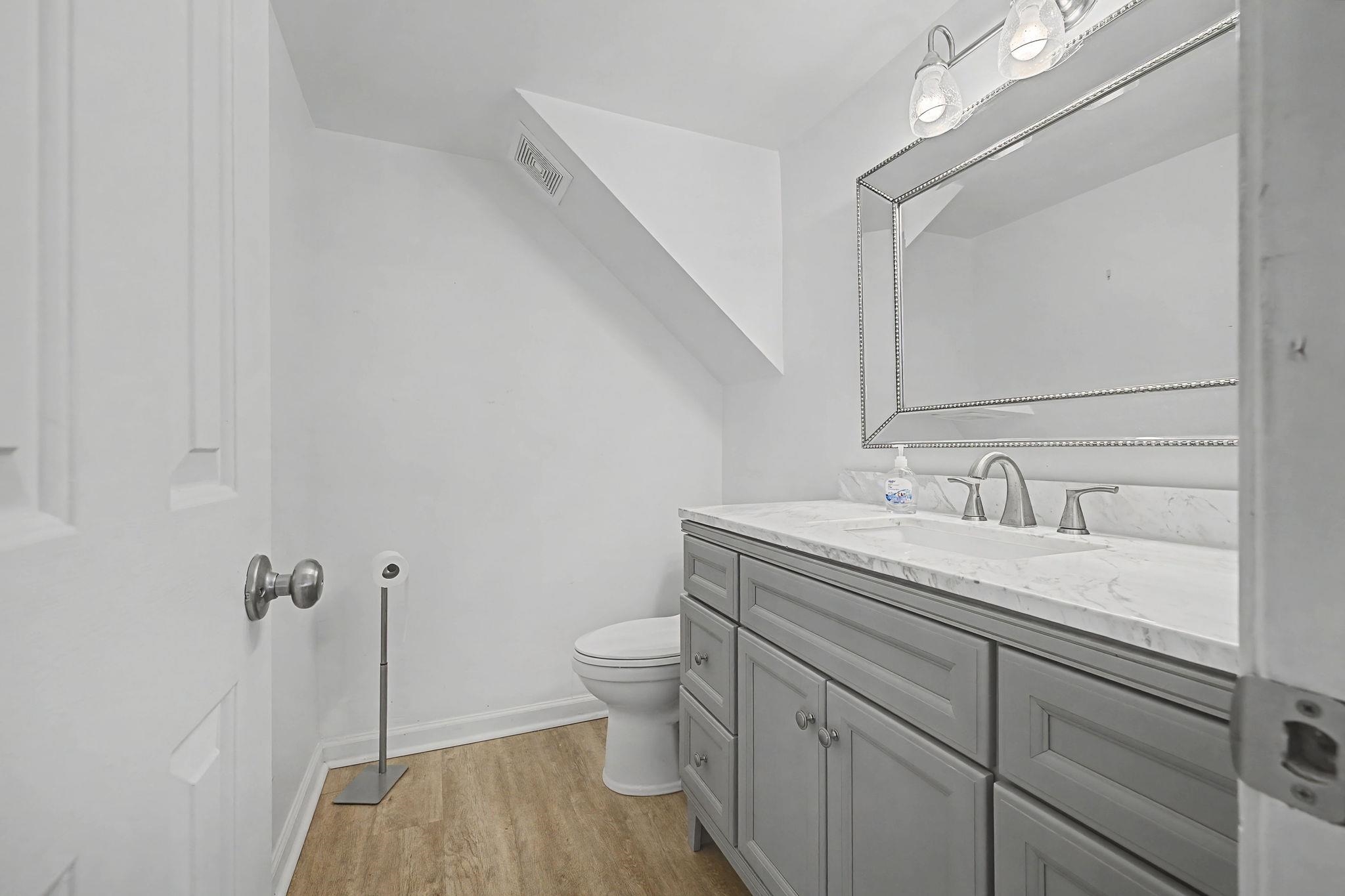 1674 E Ravenhill Dr 49 Property Photo 15