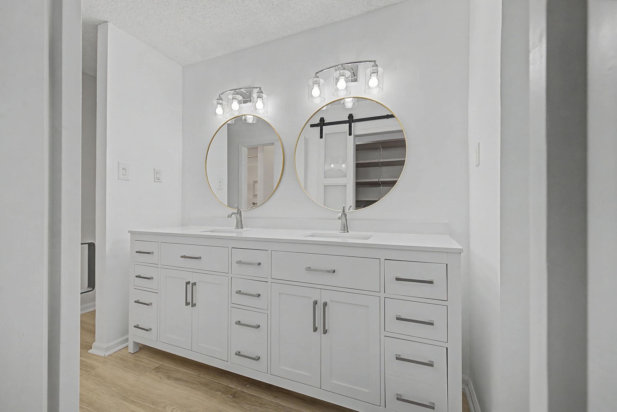 1674 E Ravenhill Dr 49 Property Photo 24