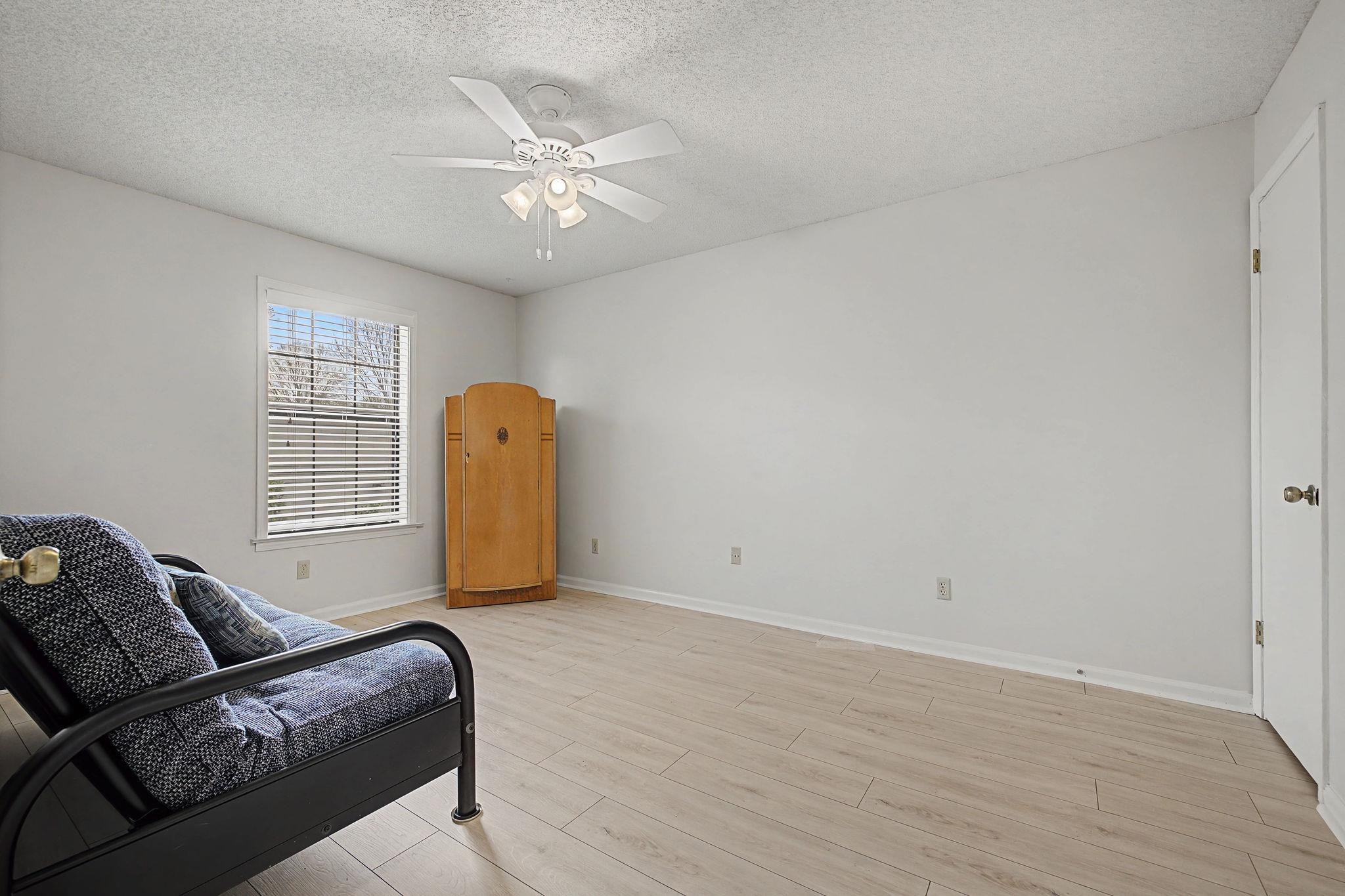 1674 E Ravenhill Dr 49 Property Photo 26