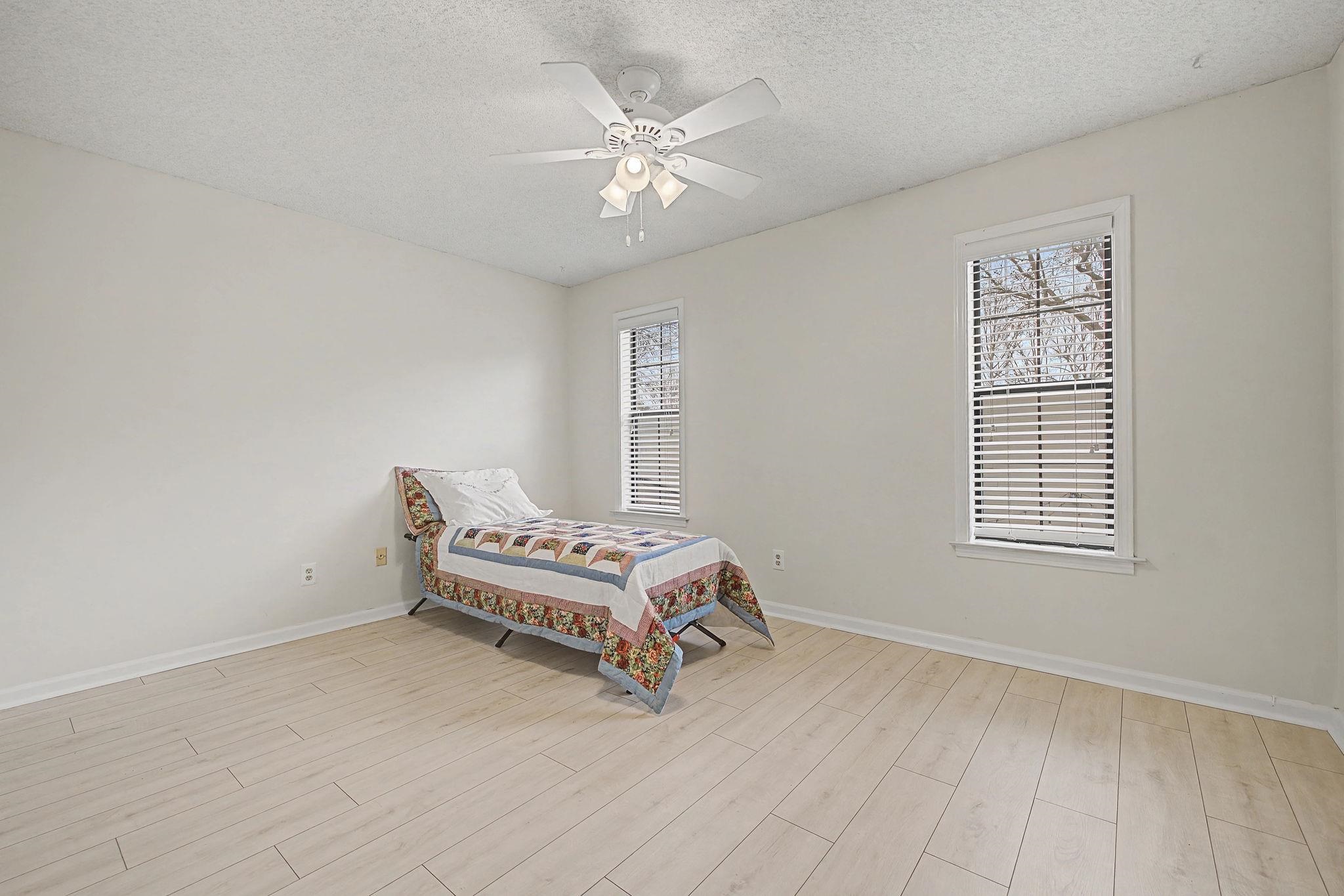 1674 E Ravenhill Dr 49 Property Photo 27