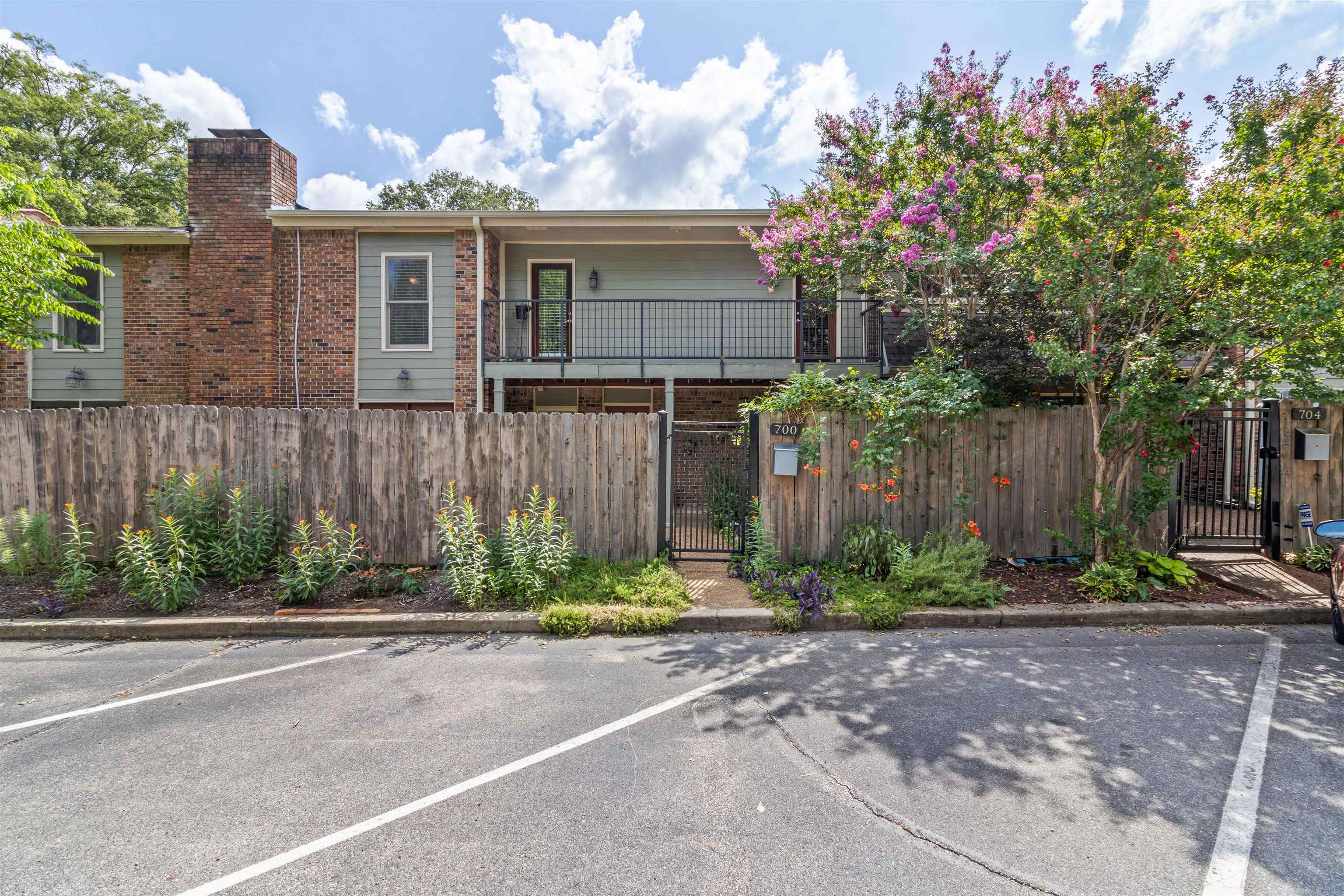 700 St. Augustine Sq D Property Photo 2