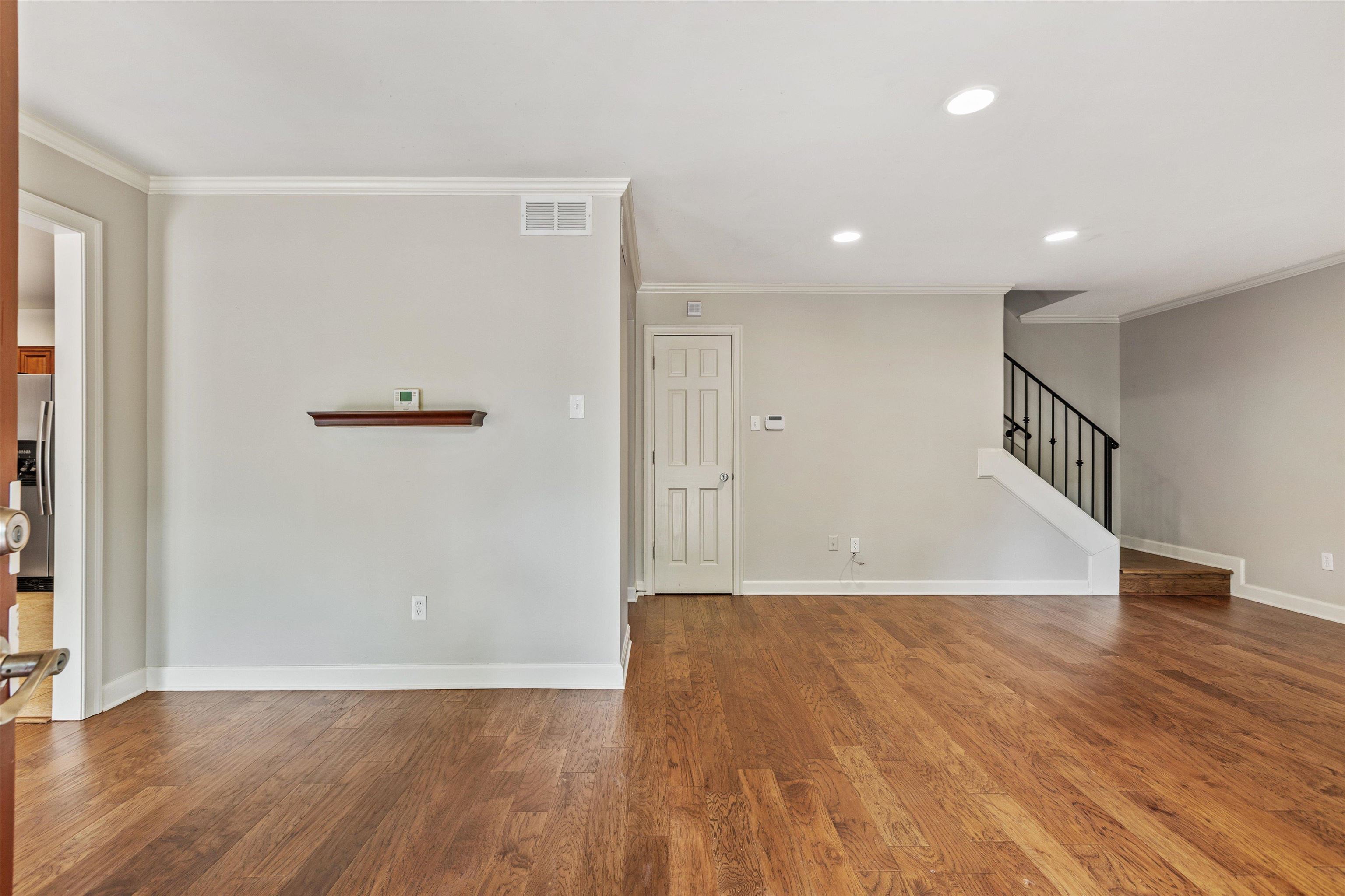 700 St. Augustine Sq D Property Photo 8
