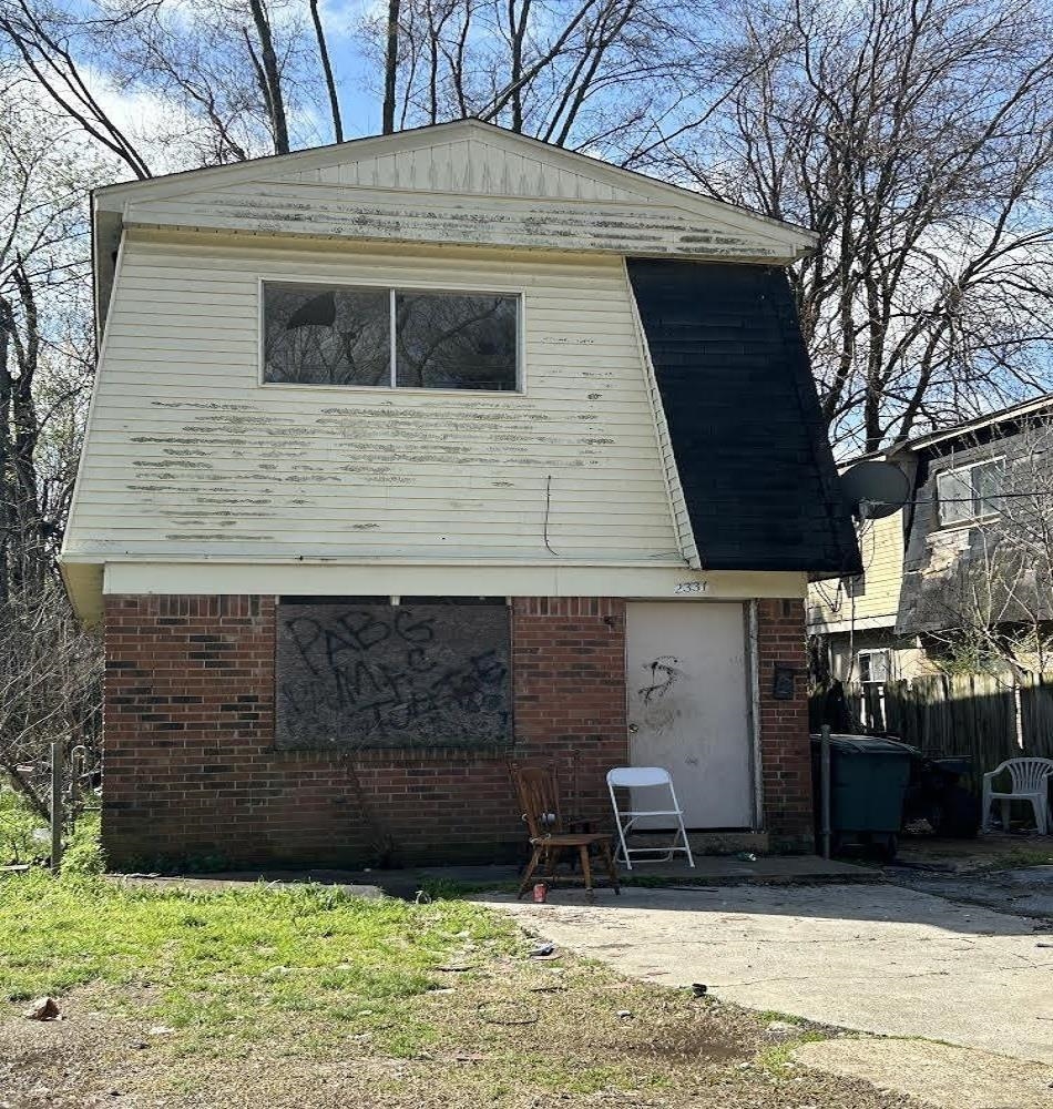 2331 Staten St Property Photo 1