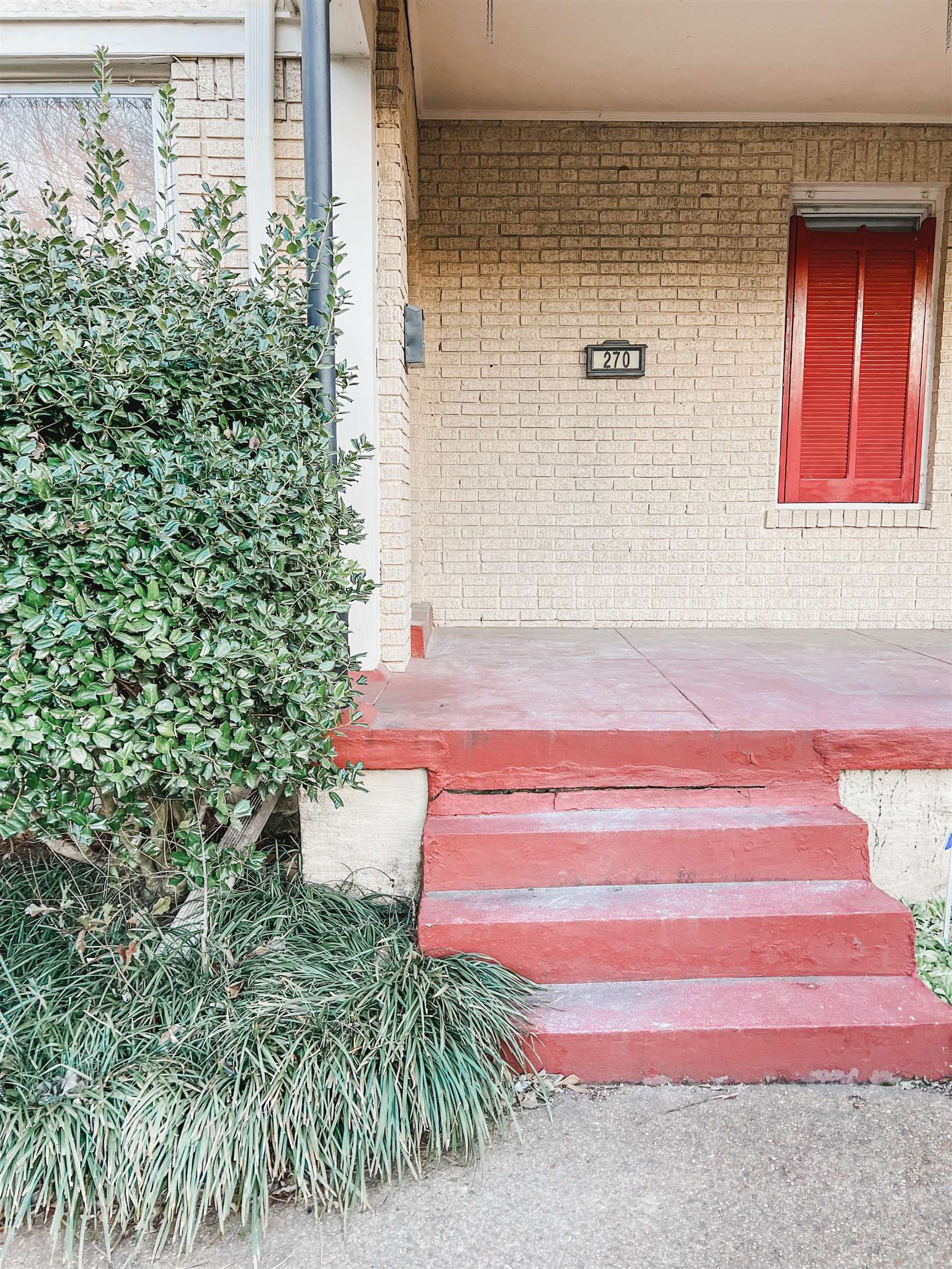 270 Hawthorne St Property Photo 3