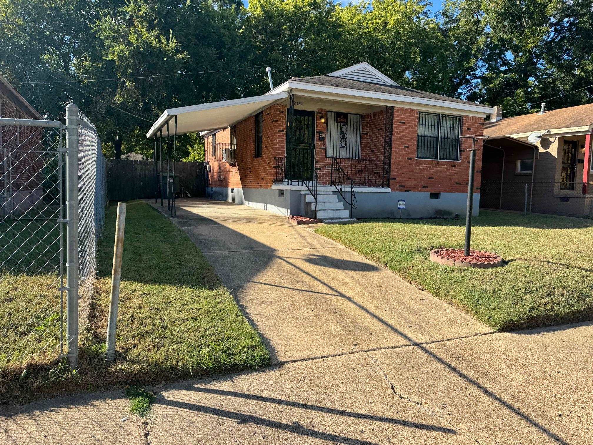 2389 STATEN AVE Property Photo 1