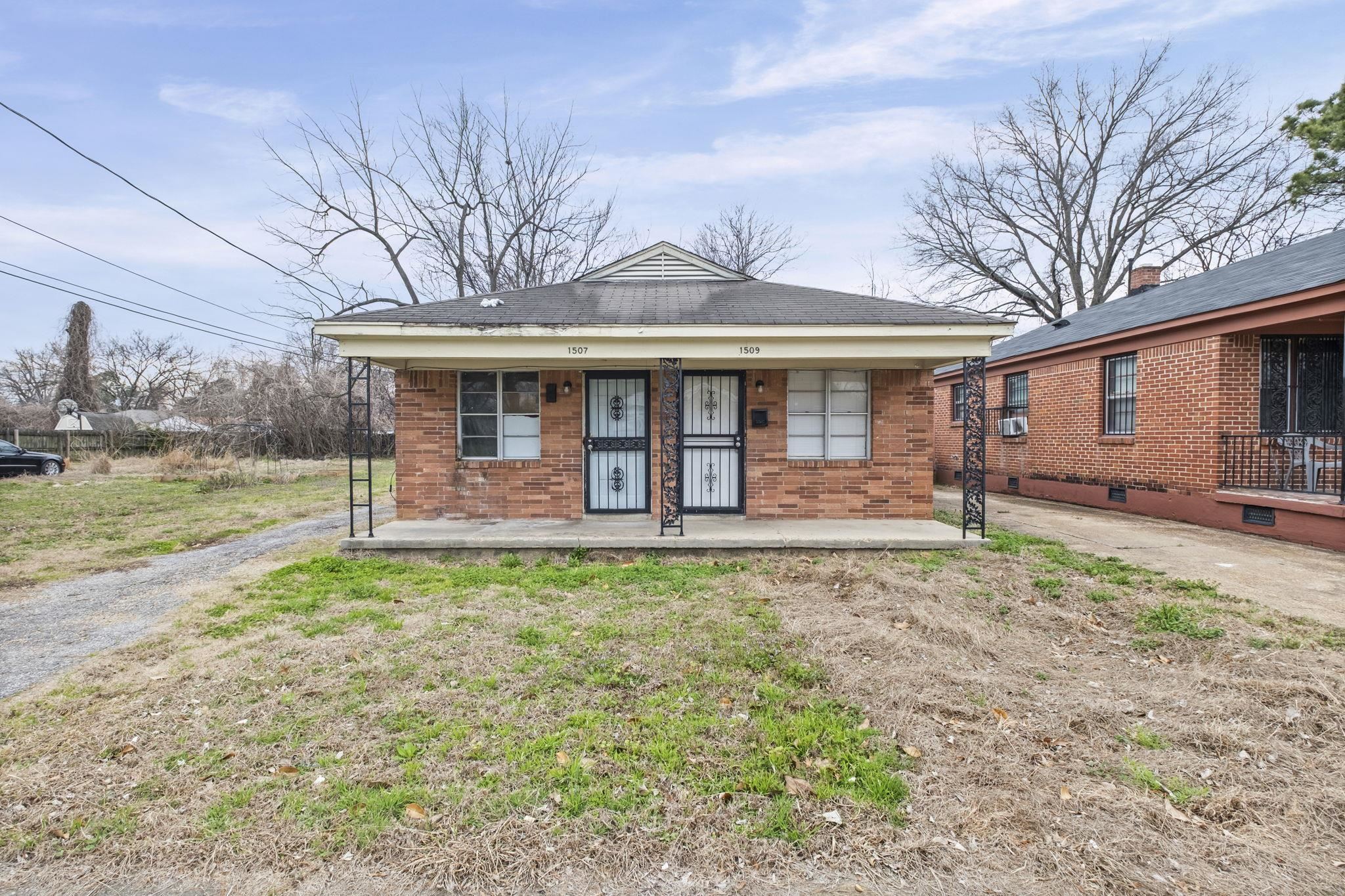 1507 OAKWOOD ST Property Photo 1
