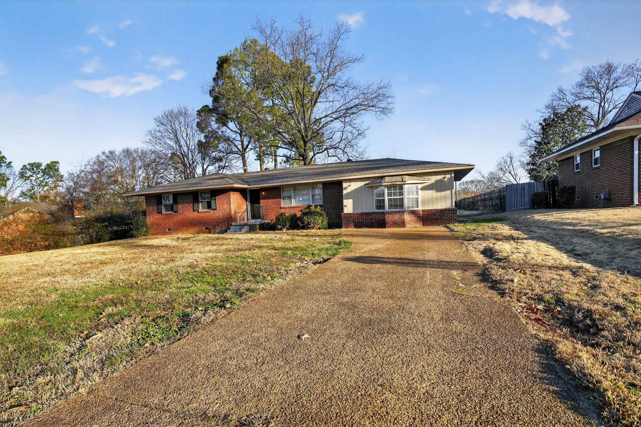 1404 Old Hickory Rd Property Photo 2
