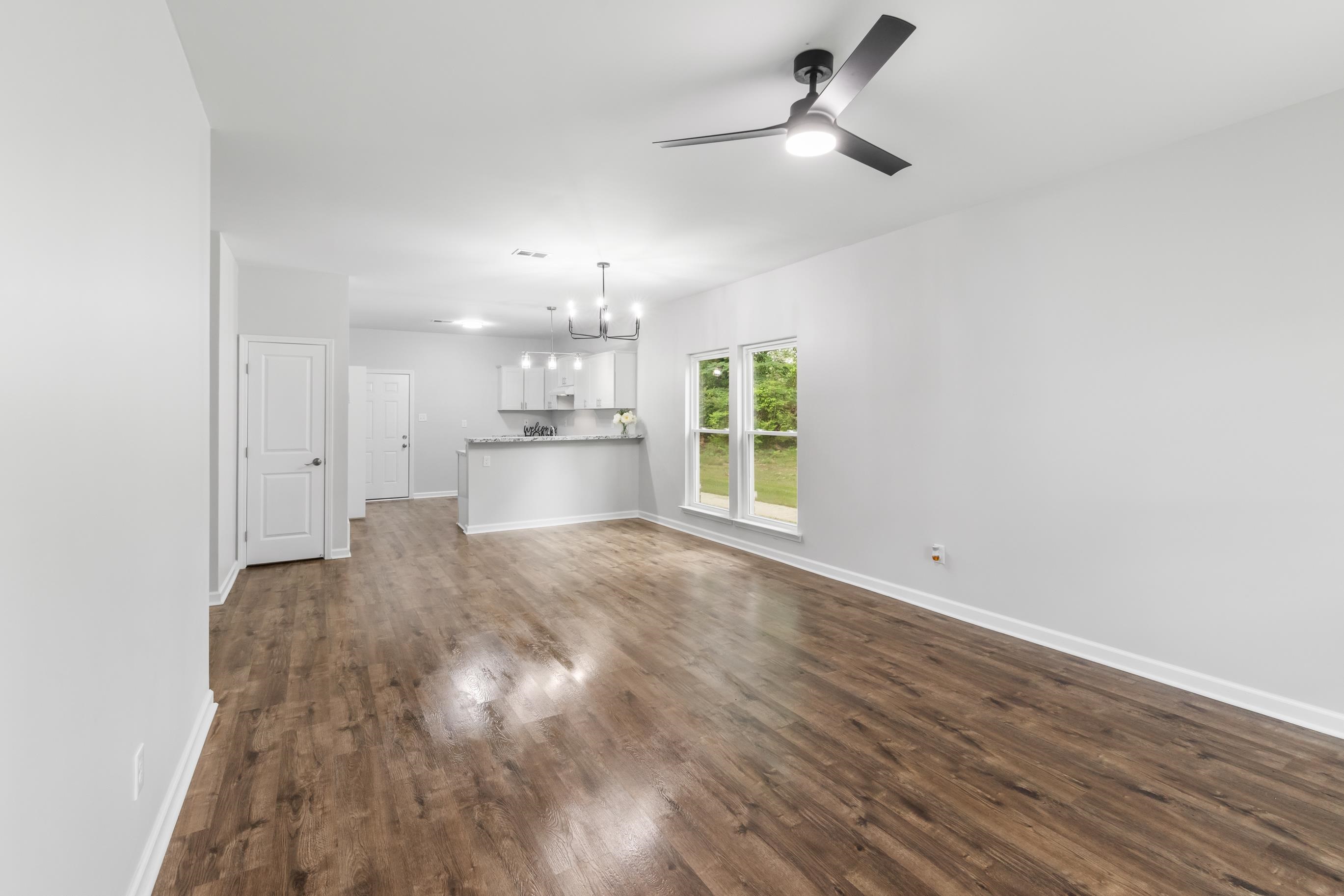 3275 Seminole Rd Property Photo 3