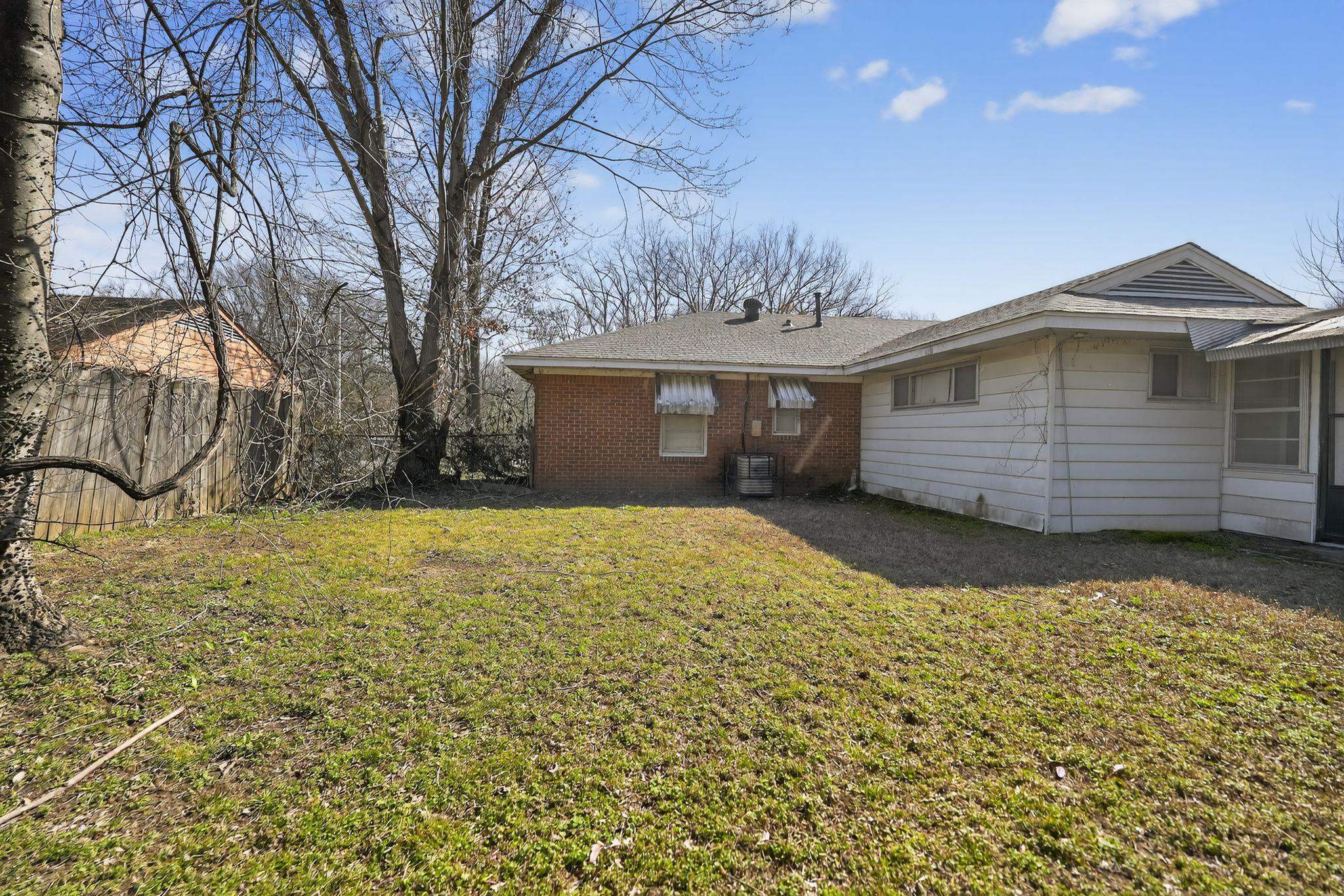 5025 Millbranch Rd Property Photo 5